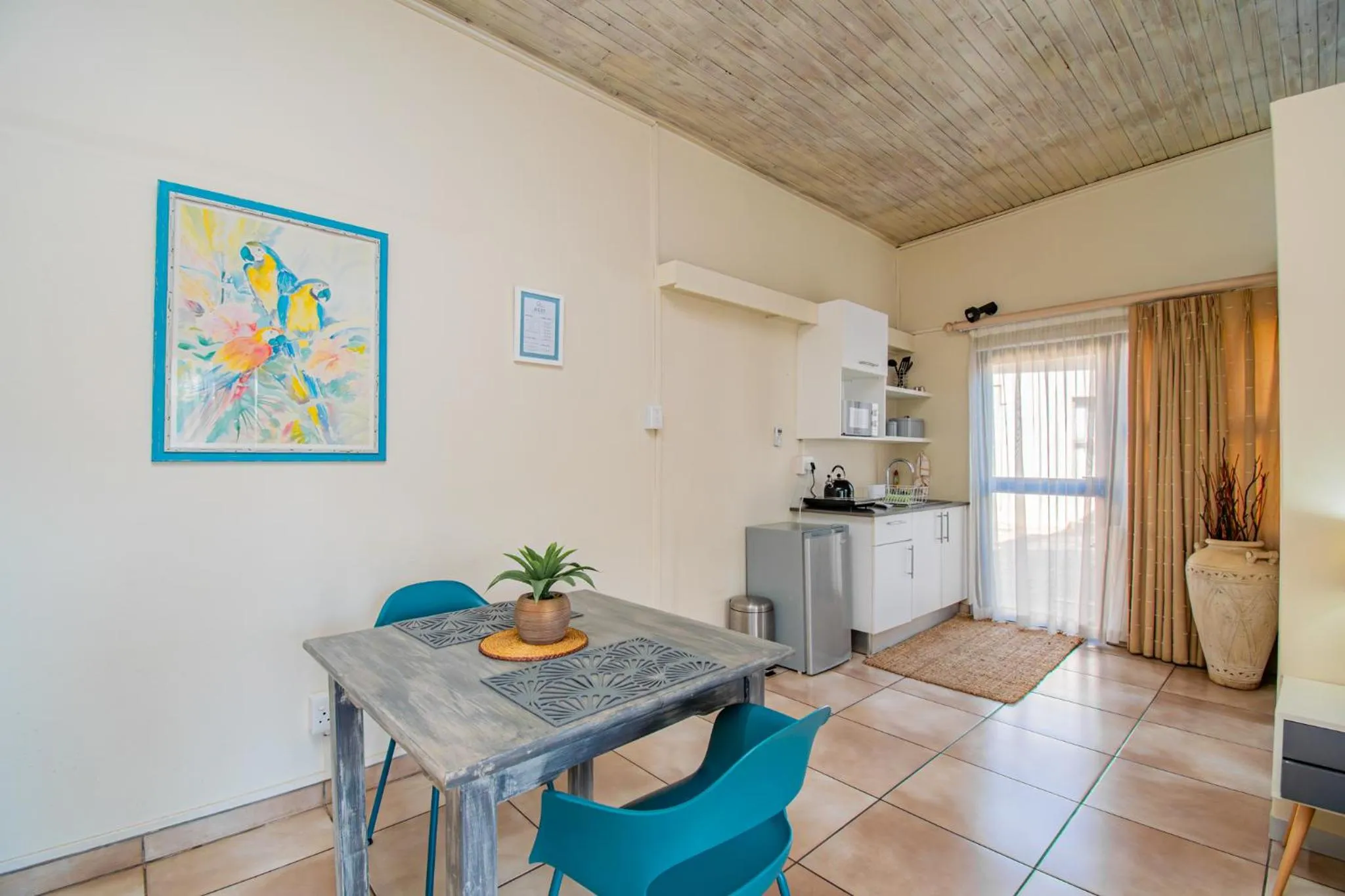 Kitchen or kitchenette in Glen Maine Guest House