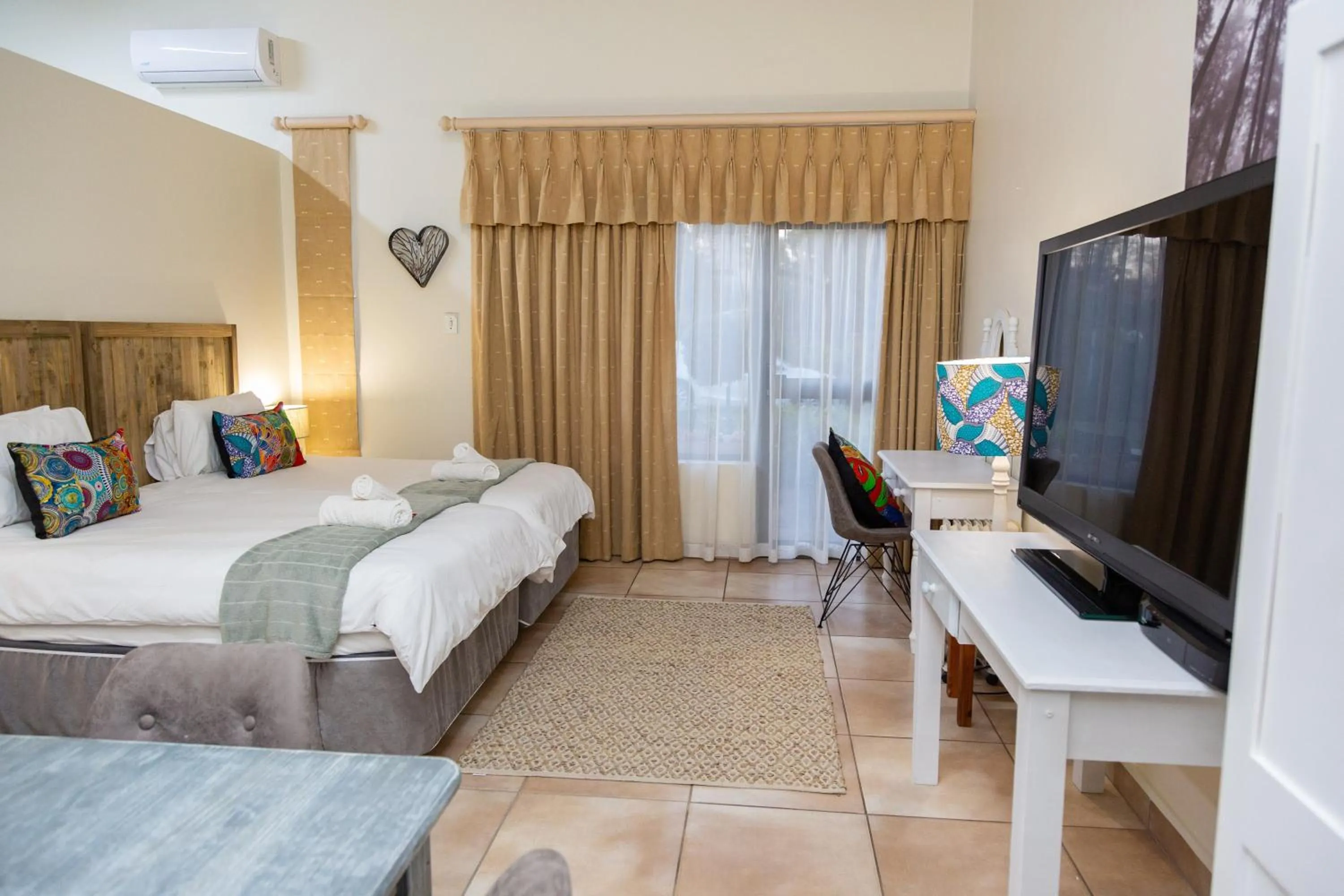 Photo of the whole room, Bed in Glen Maine Guest House