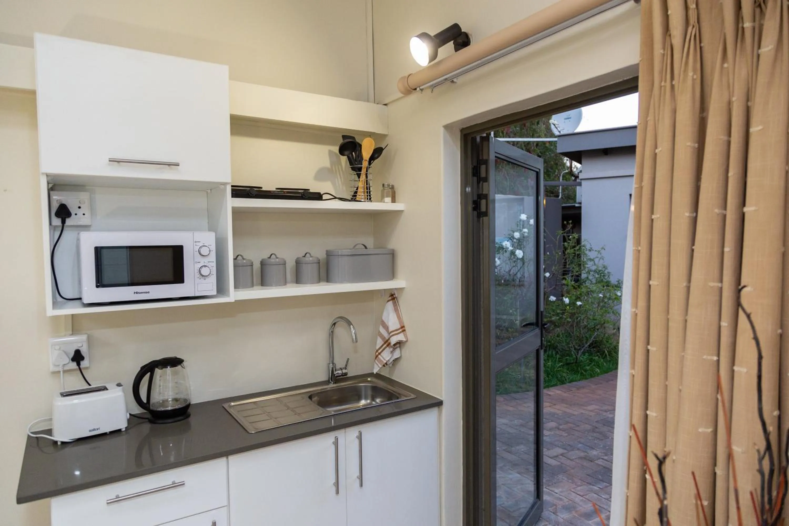 Kitchen or kitchenette in Glen Maine Guest House