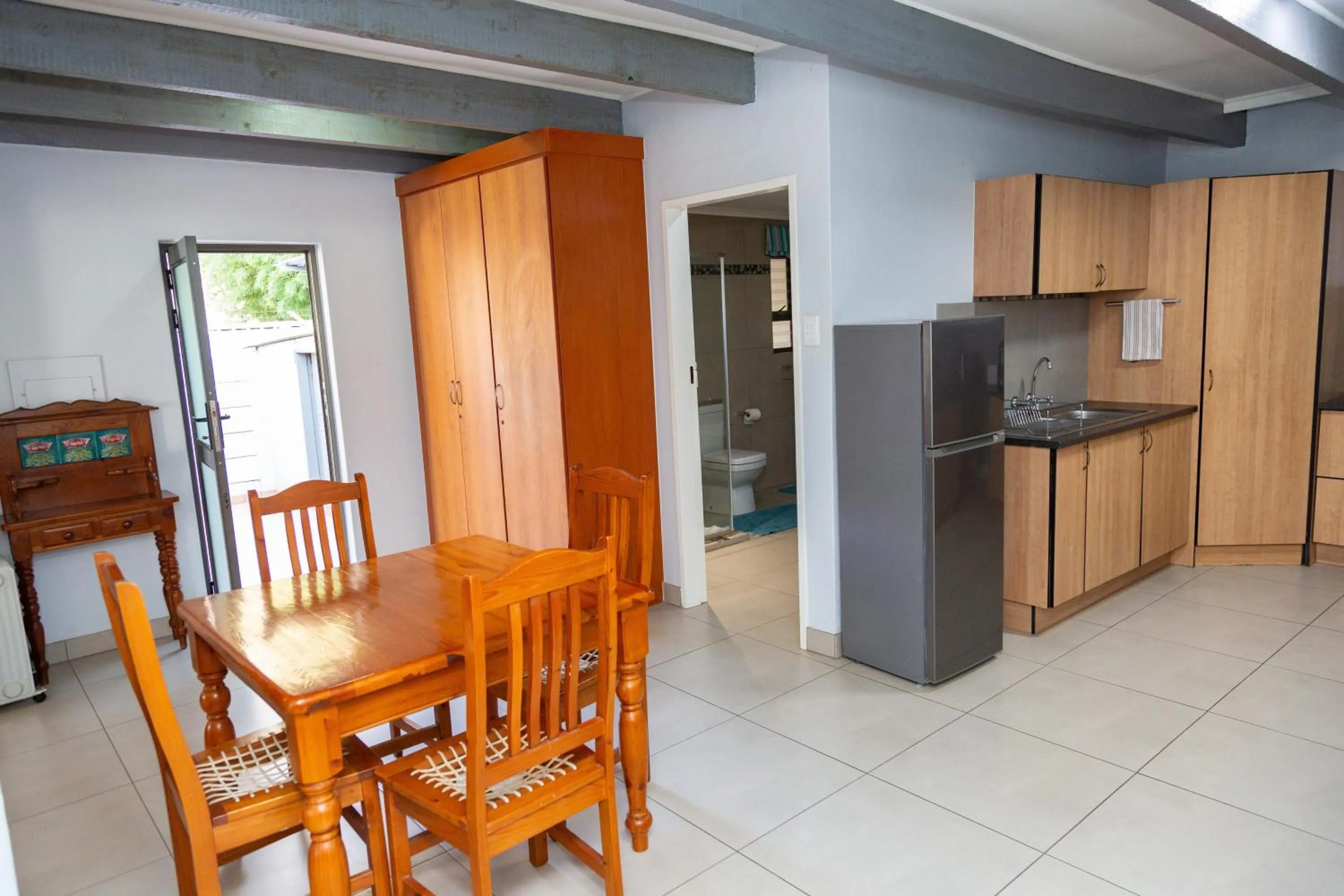 Kitchen or kitchenette in Glen Maine Guest House