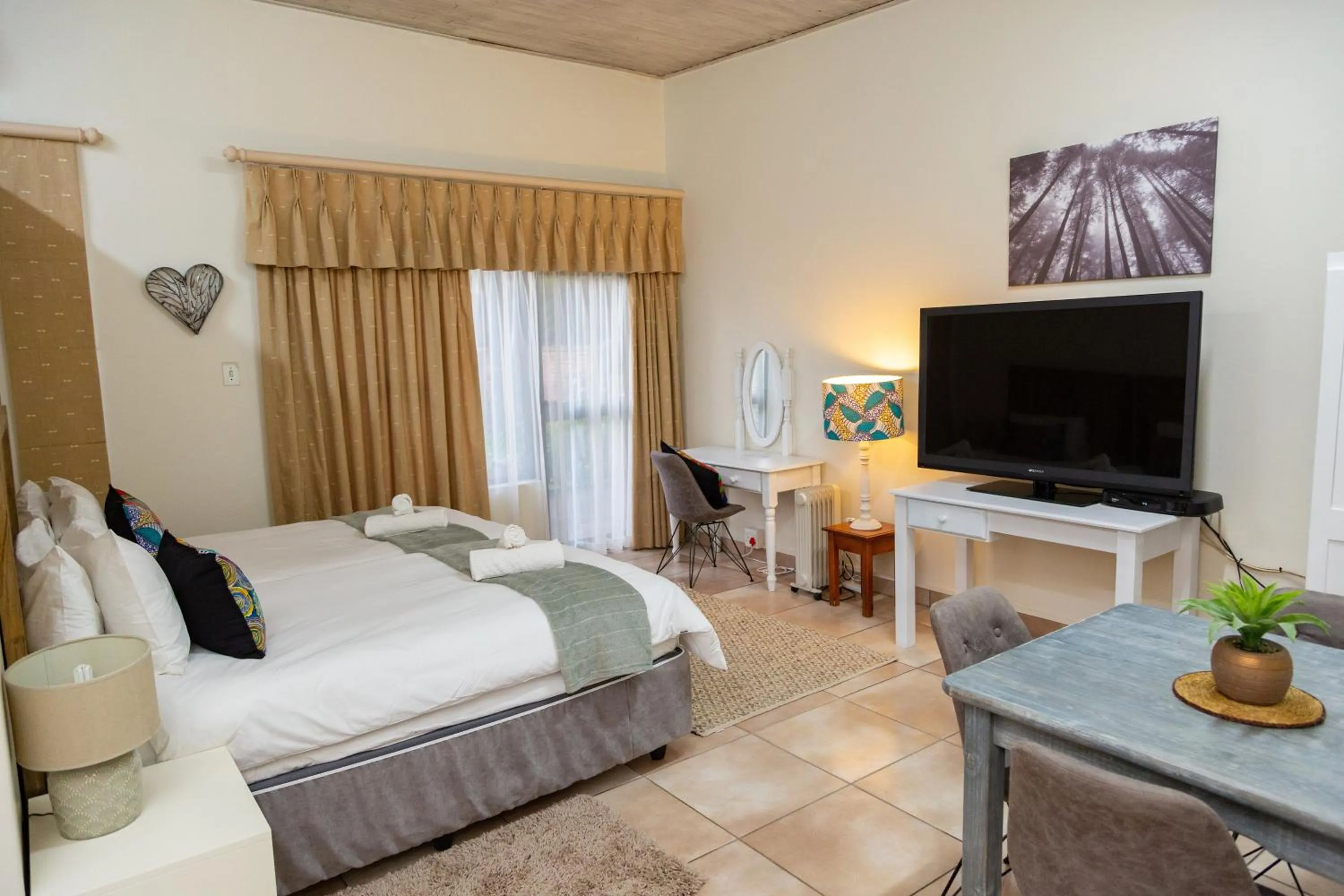 Bed in Glen Maine Guest House