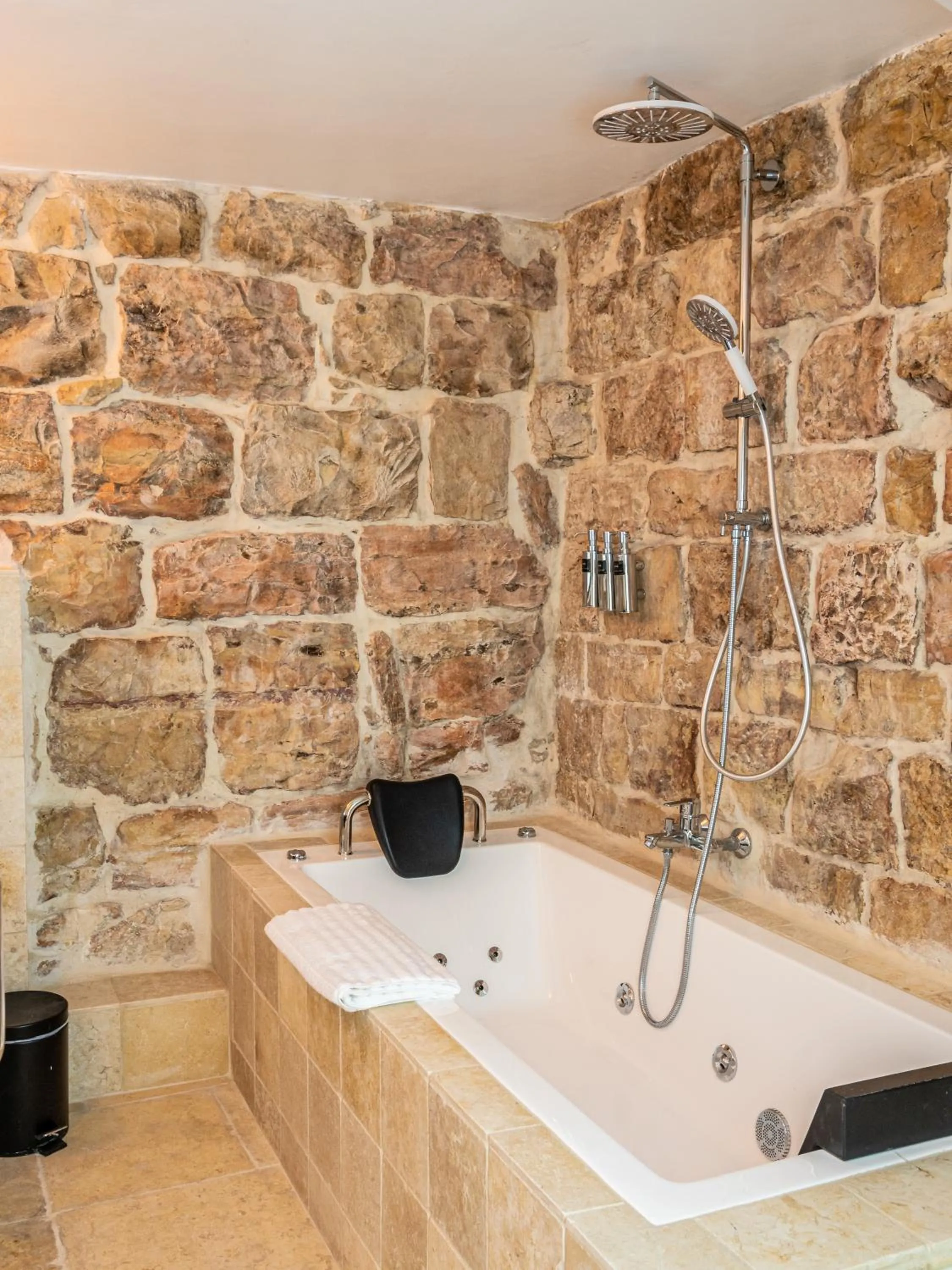 Flora Valley Boutique Hotel