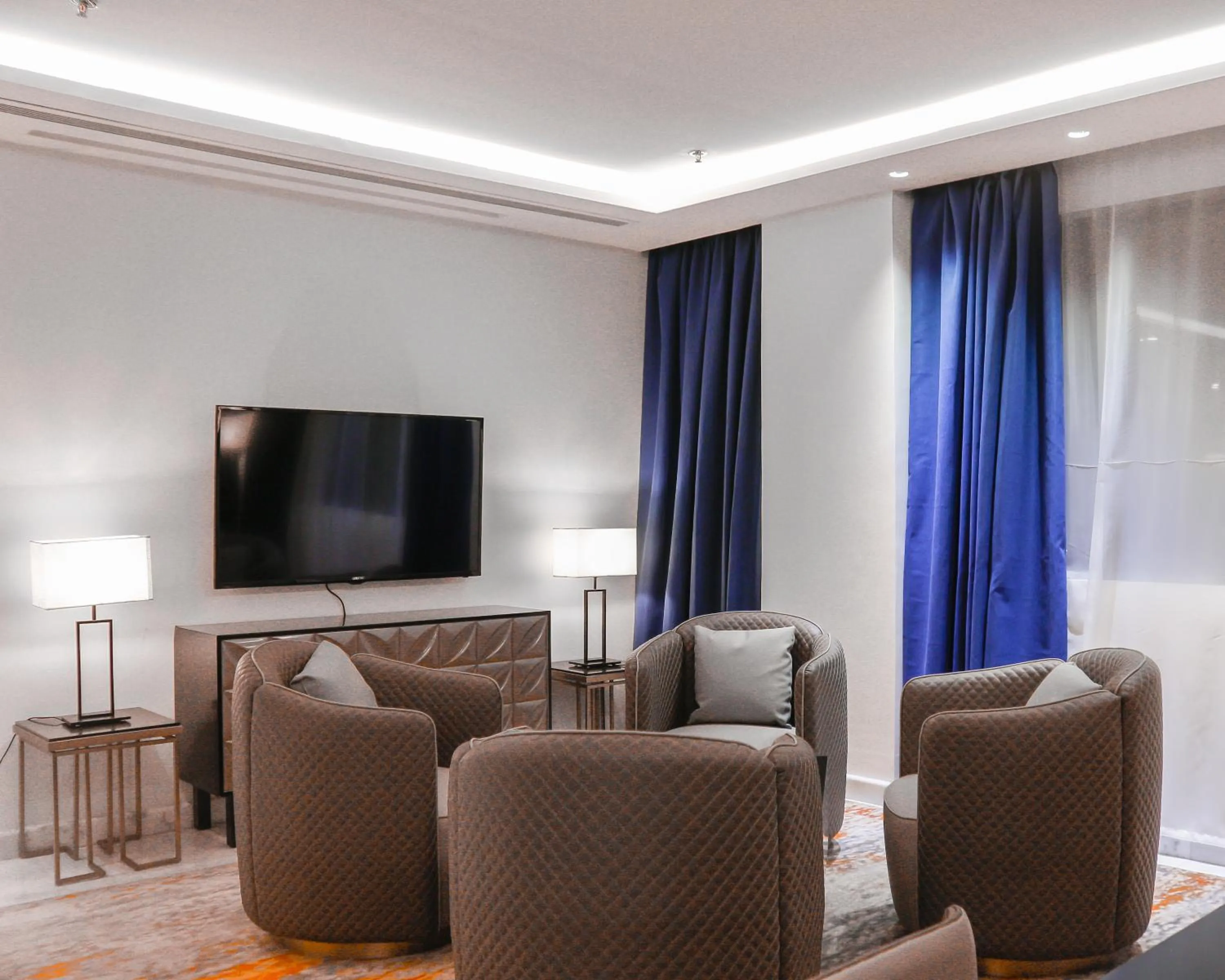 TV and multimedia in Iris Boutique Taif Heart