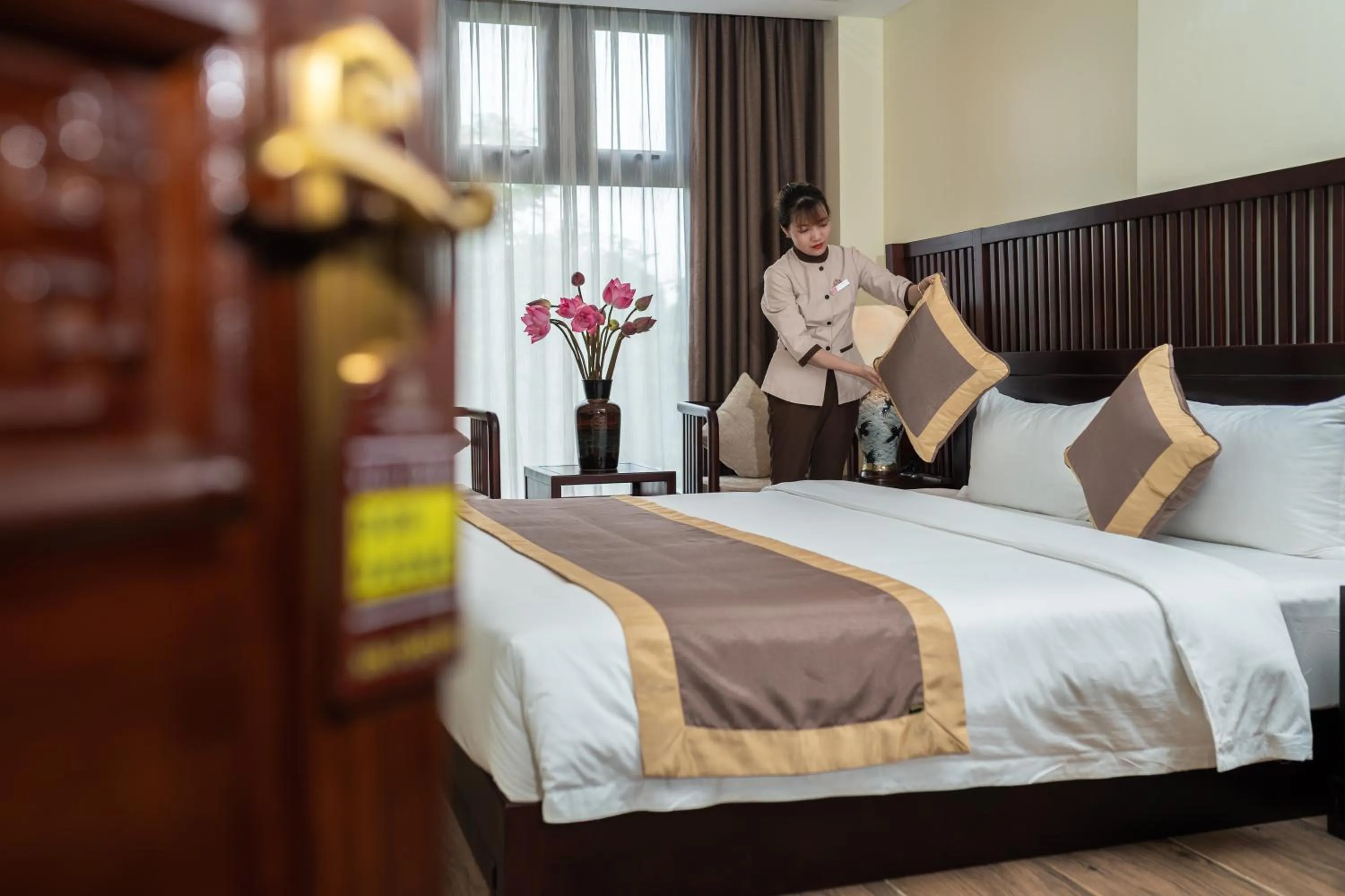 Staff, Bed in Tam Chuc Complex