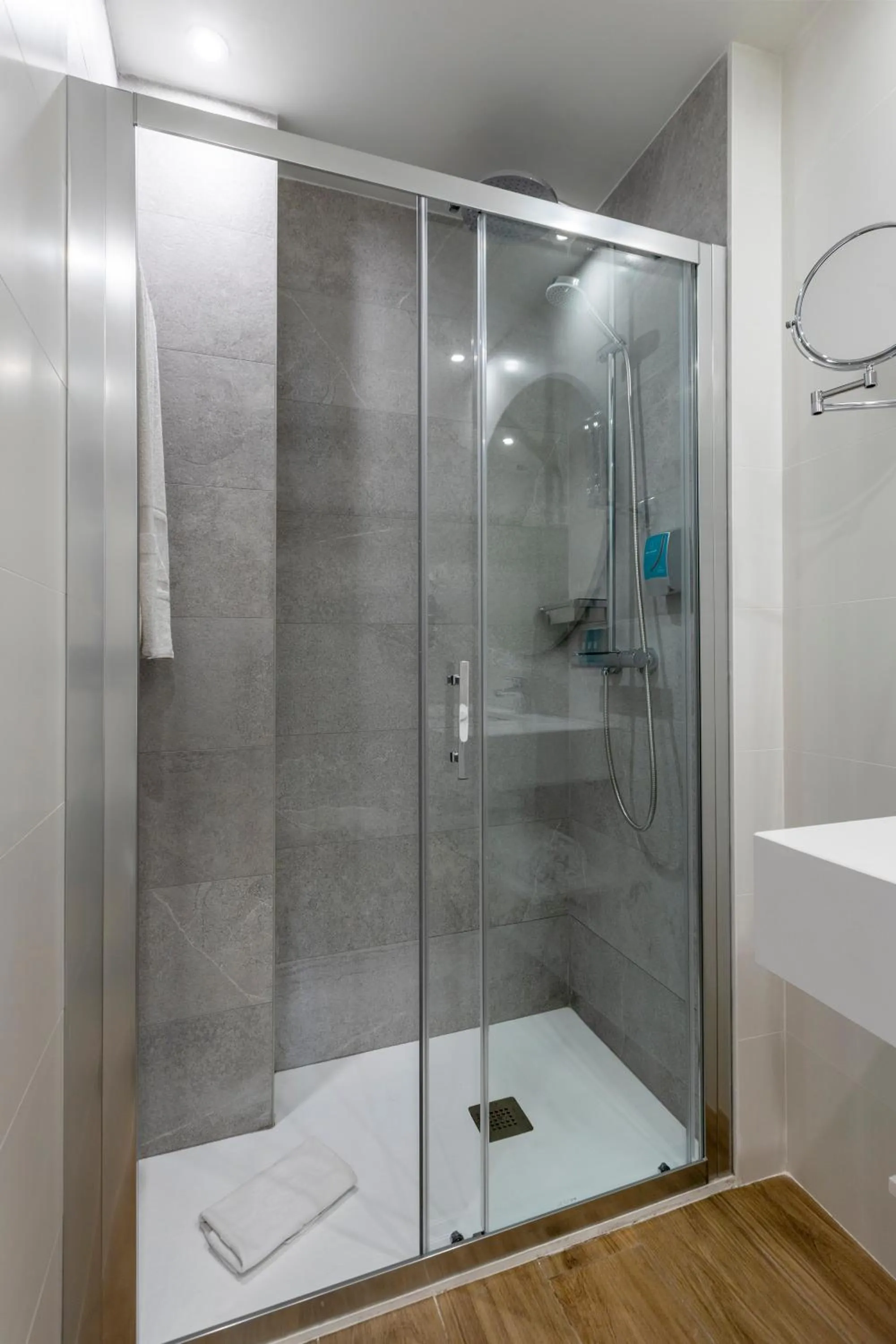 Shower in Tandem Portal De Elche