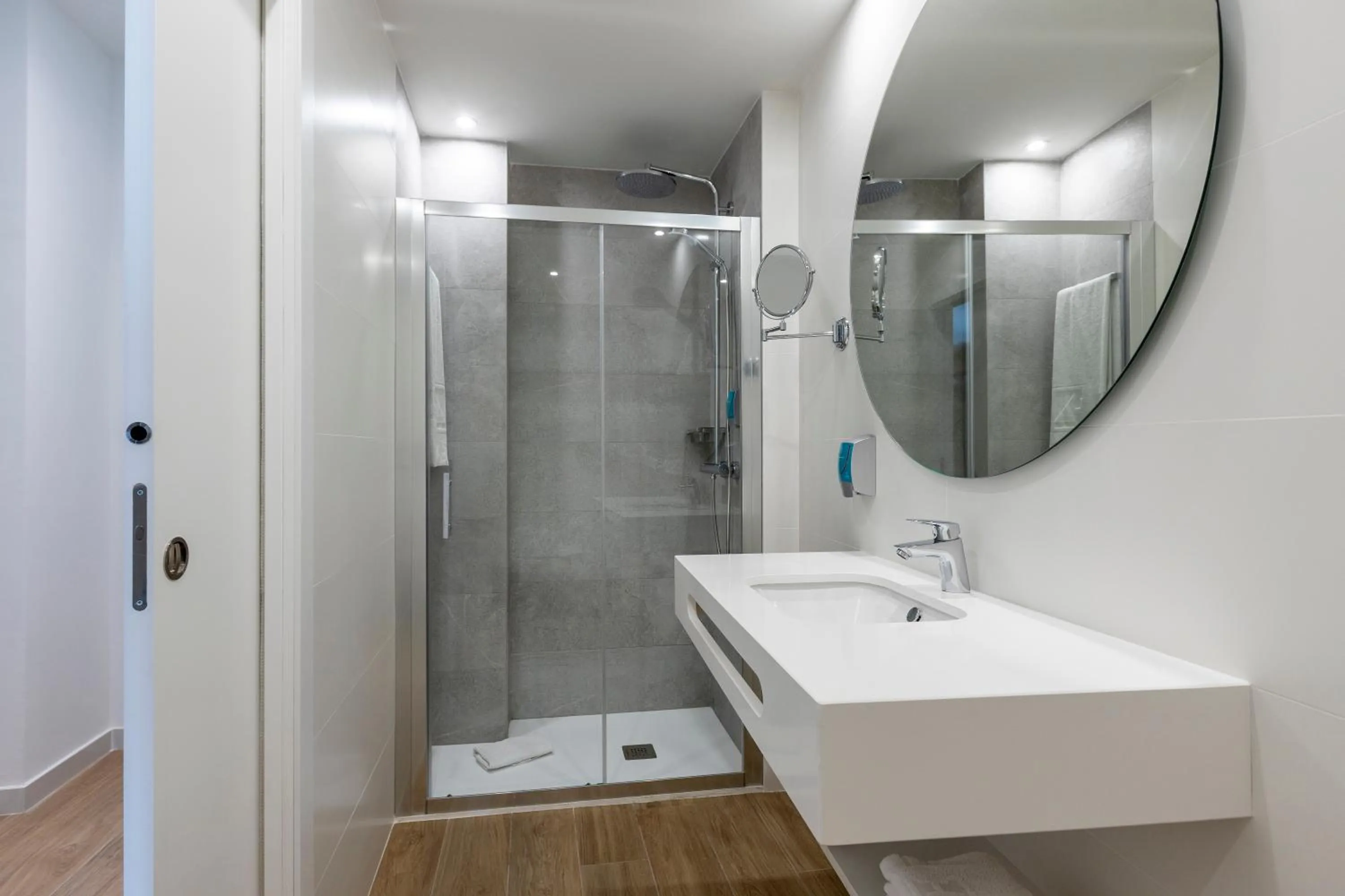 Shower in Tandem Portal De Elche