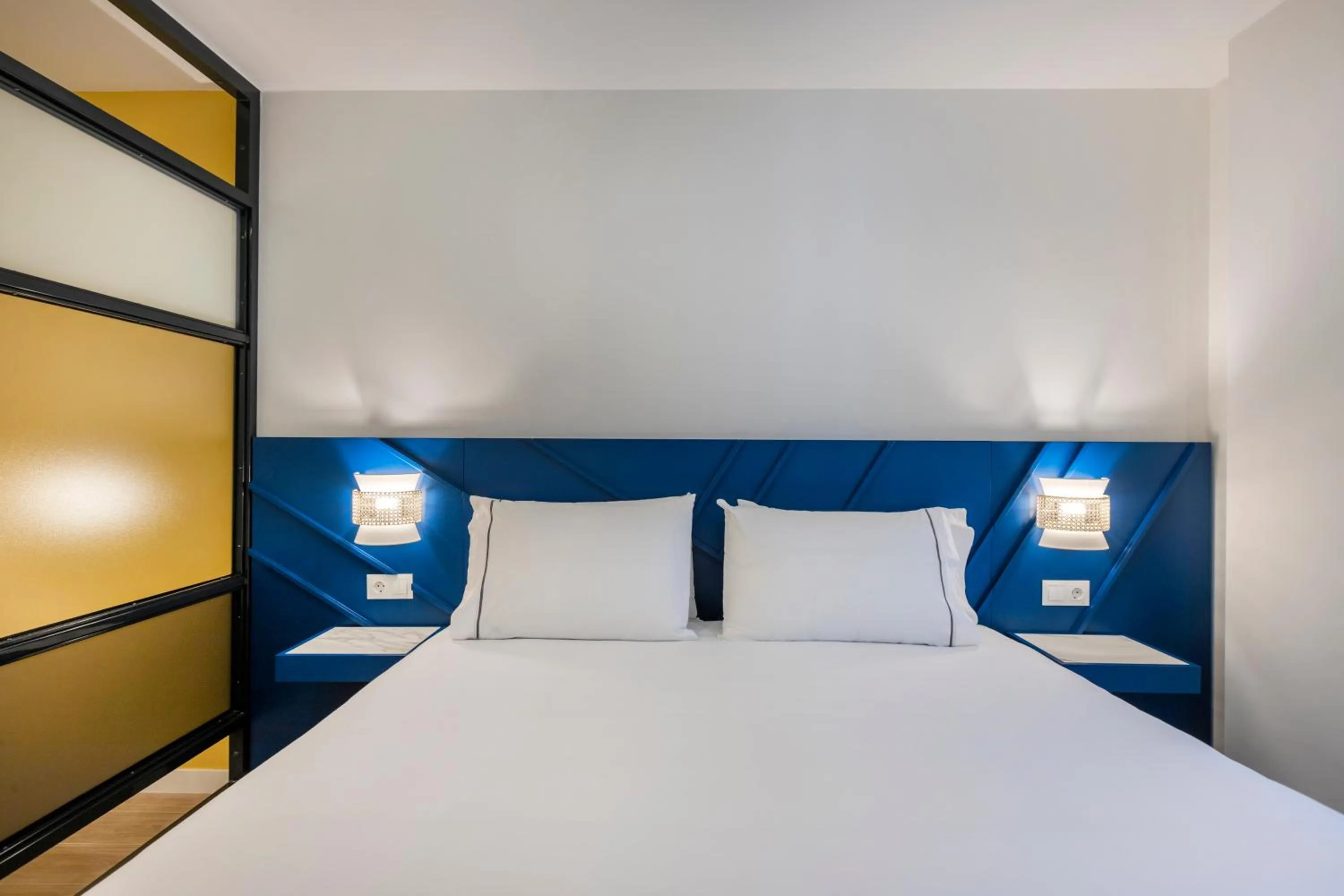 Bed in Tandem Portal De Elche