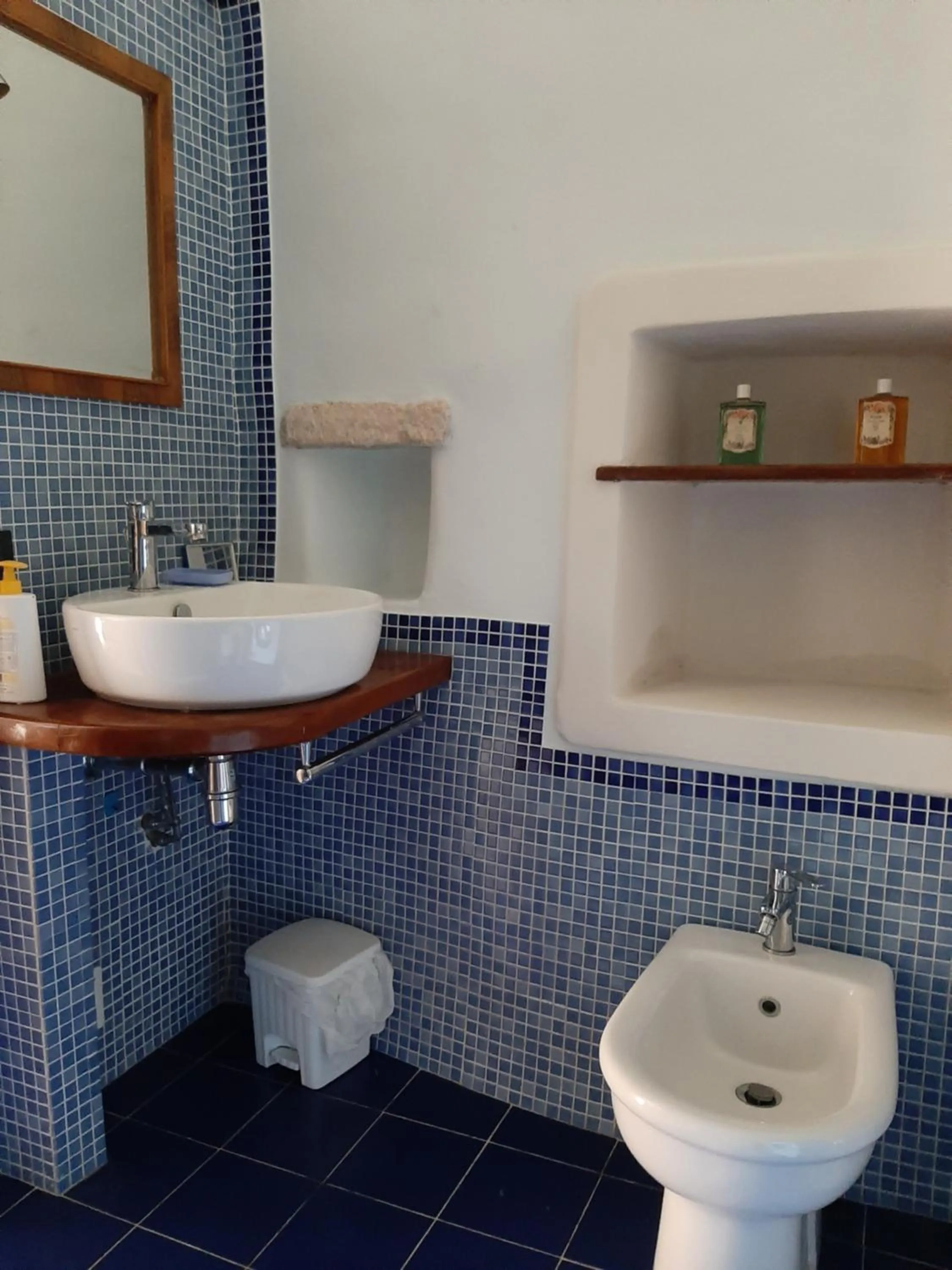 Toilet in Guesthouse Contrada Bolla