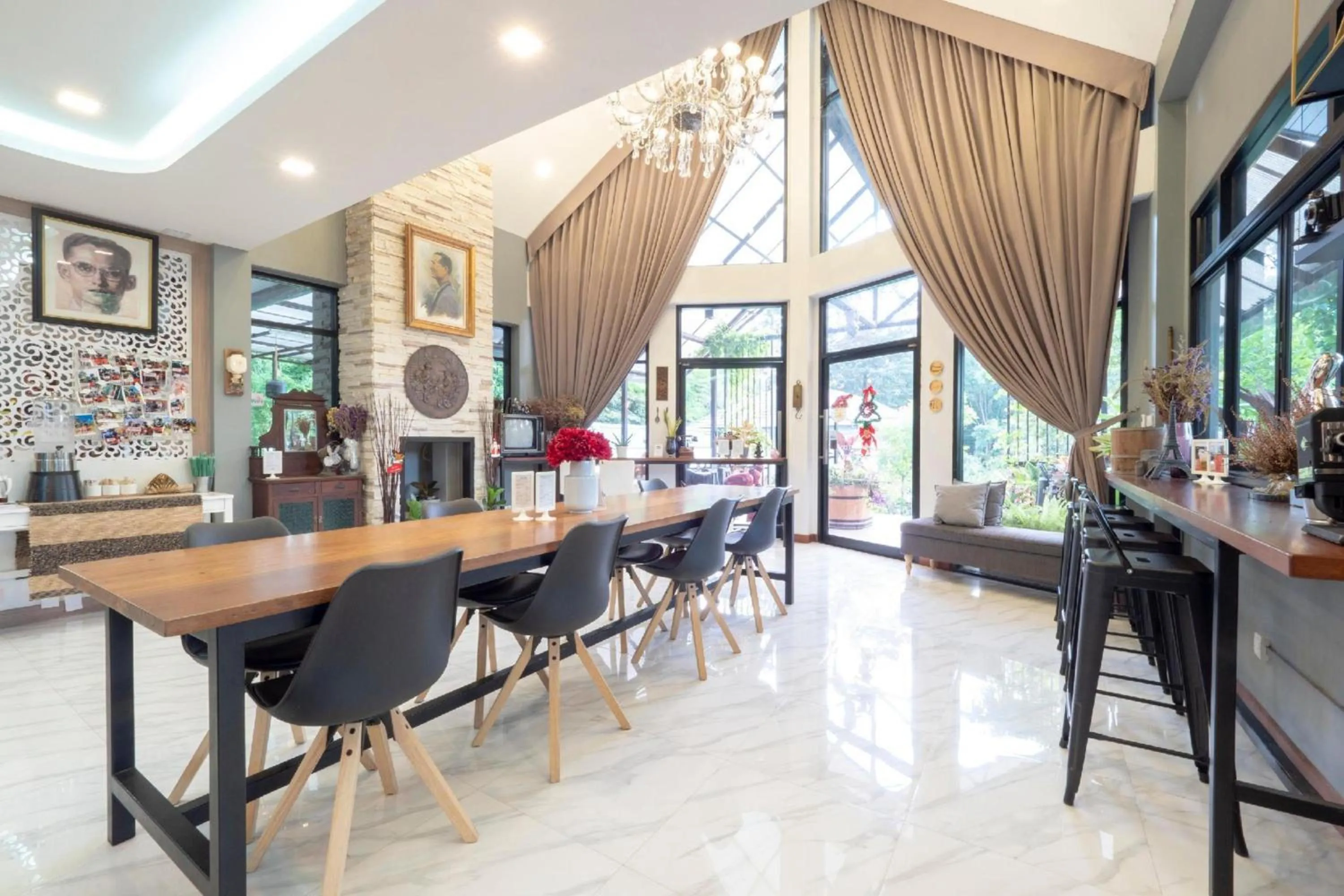 Restaurant/places to eat in Capital O 75378 Thawapee Resort