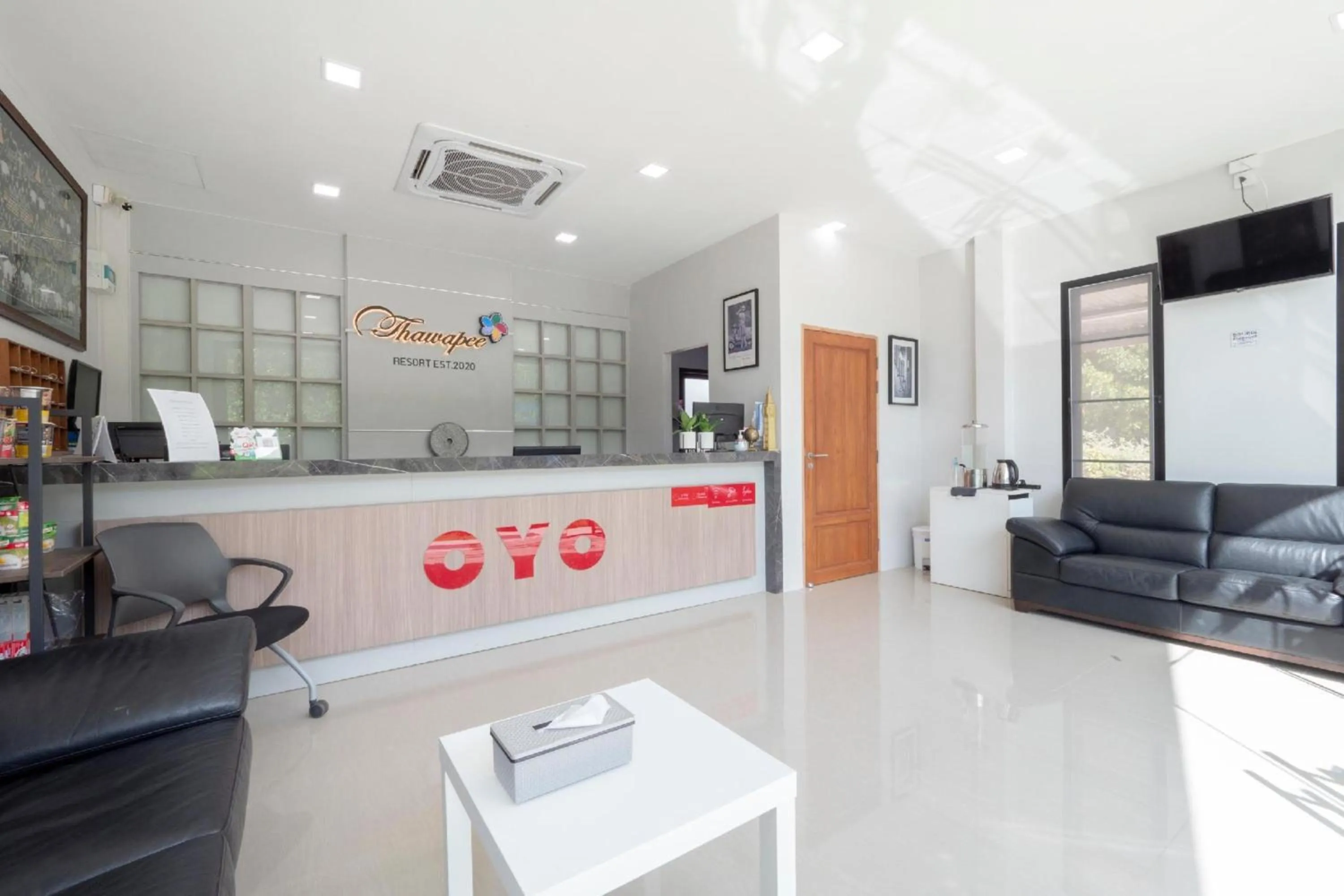 Lobby or reception in Capital O 75378 Thawapee Resort