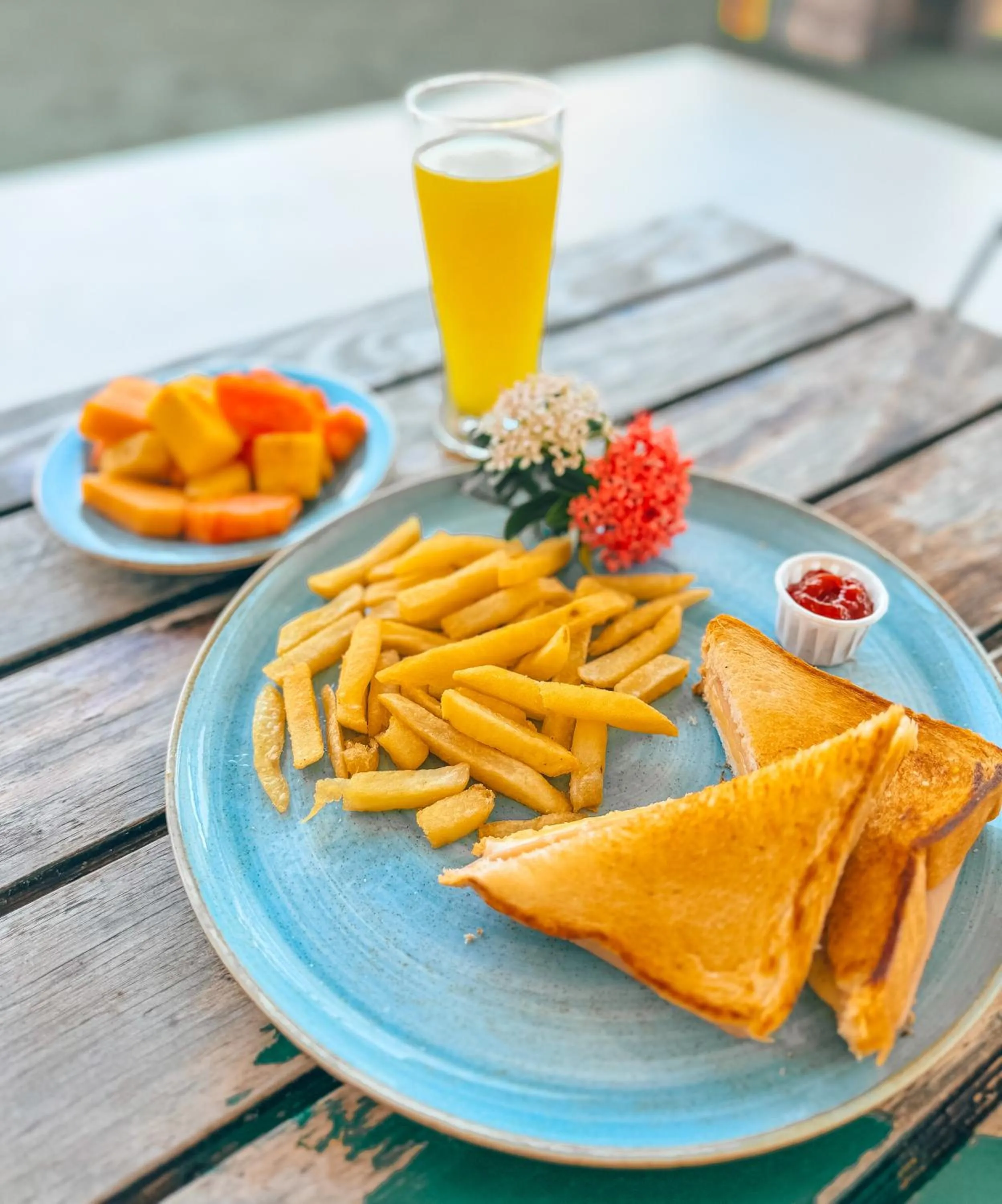 Restaurant/places to eat in In Di House of Reggae Boutique