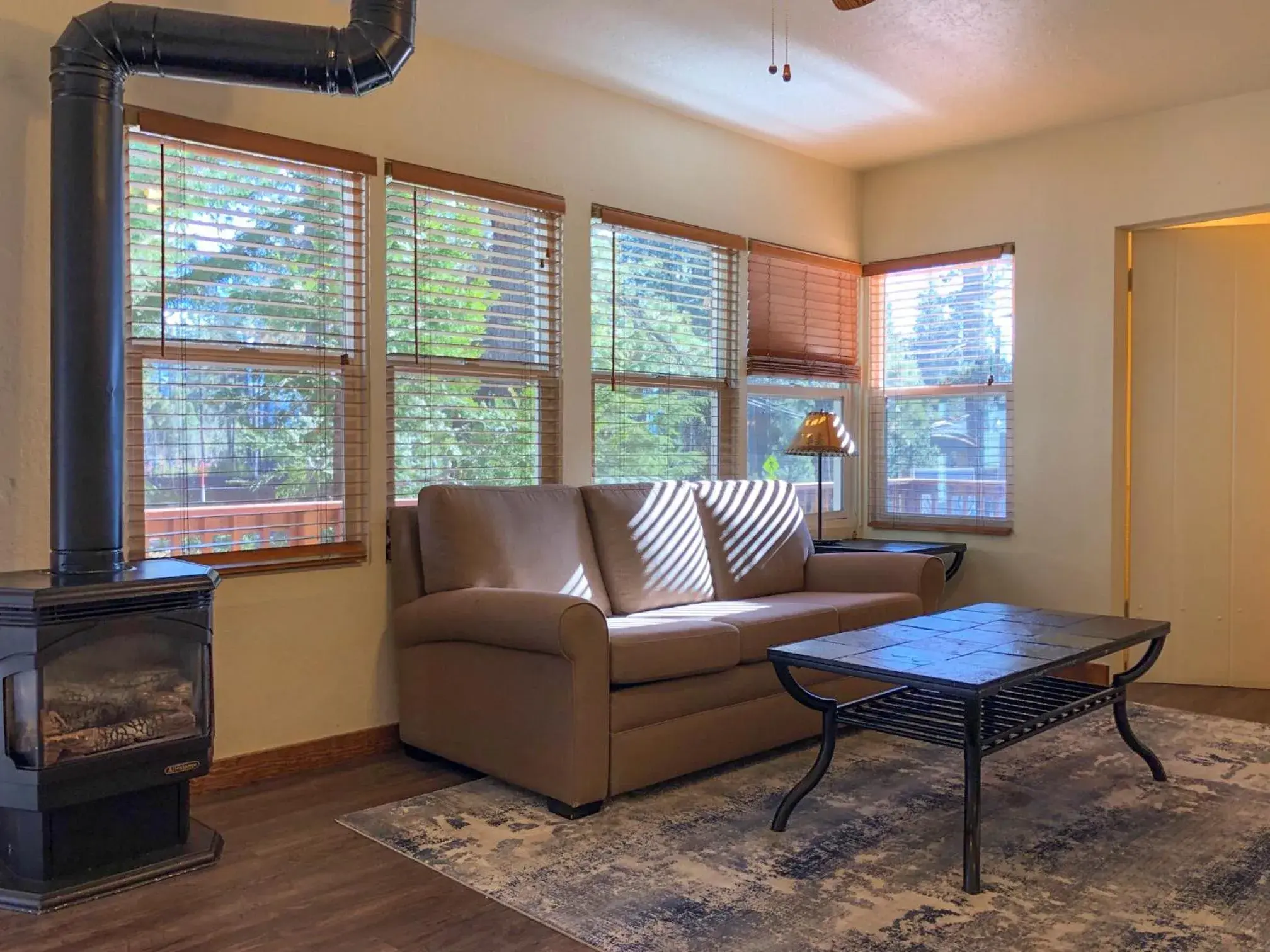 Living room in Tahoe Sands Resort Living room in Tahoe Sands Resort