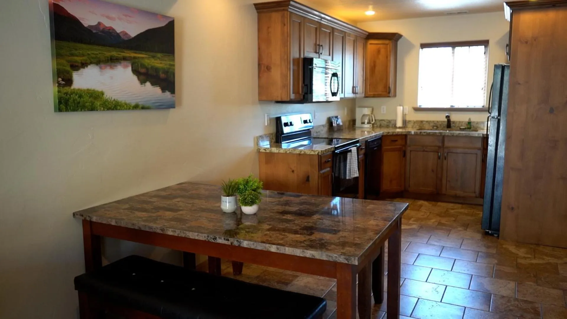 Kitchen or kitchenette in Duchesne Suites