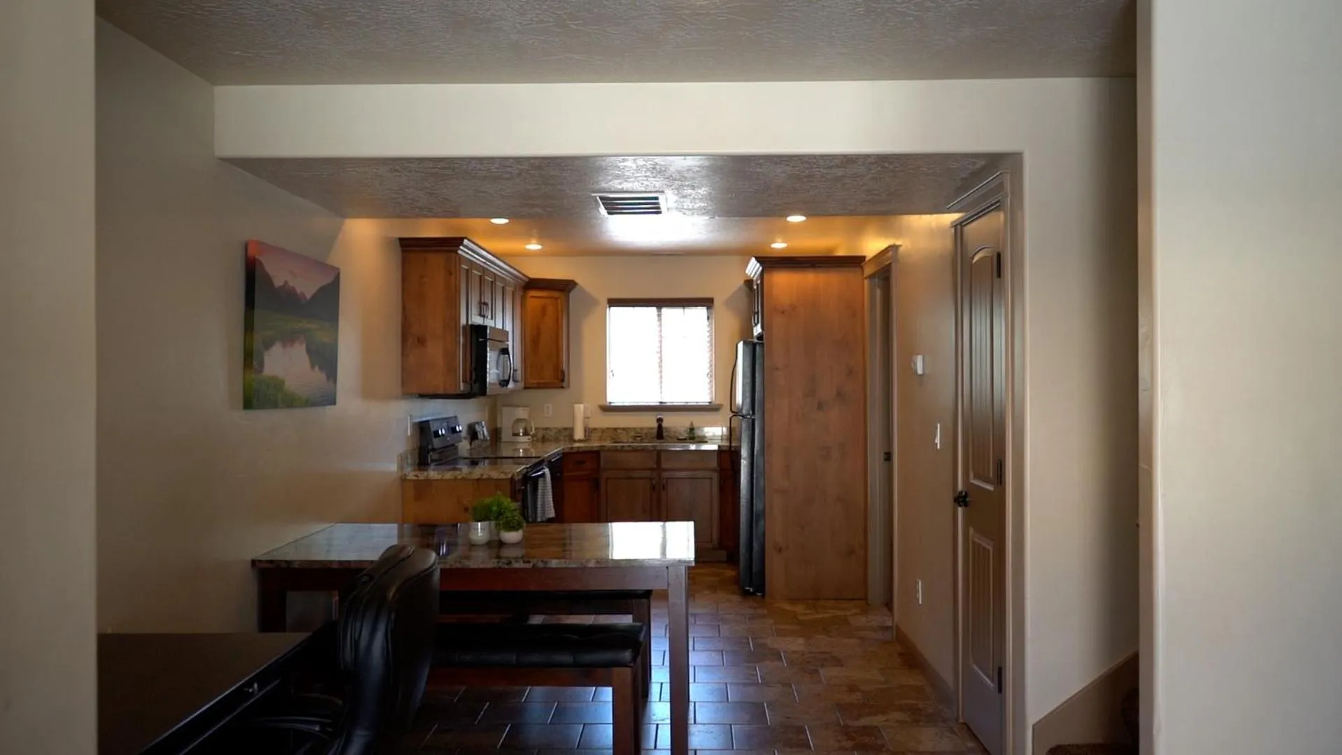 Kitchen or kitchenette in Duchesne Suites