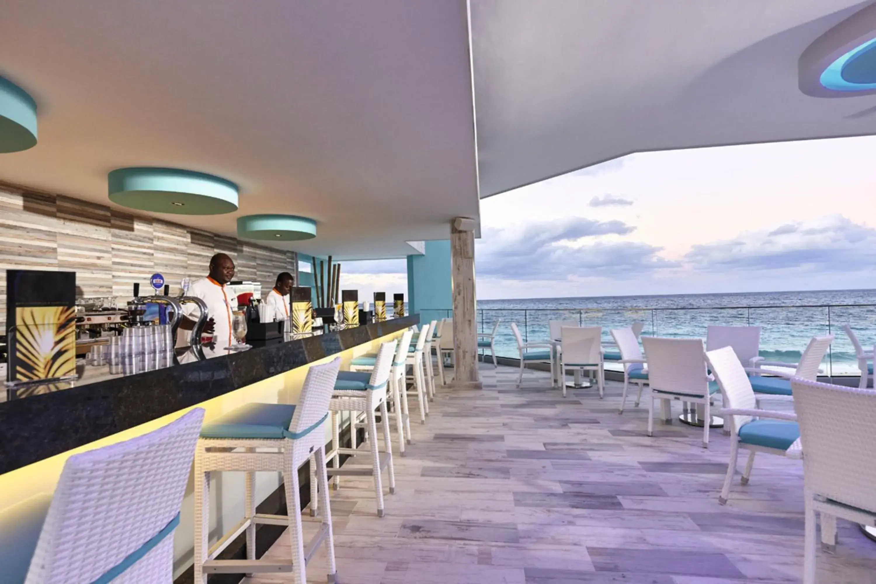 Lounge or bar in Riu Palace Paradise Island - Adults Only - All Inclusive Lounge or bar in Riu Palace Paradise Island - Adults Only - All Inclusive