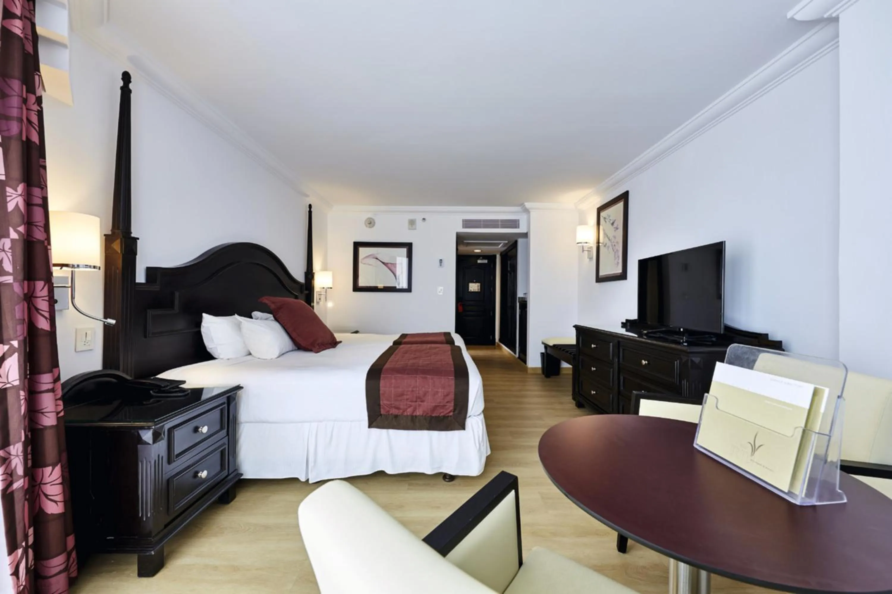 Bed in Riu Palace Paradise Island - Adults Only - All Inclusive