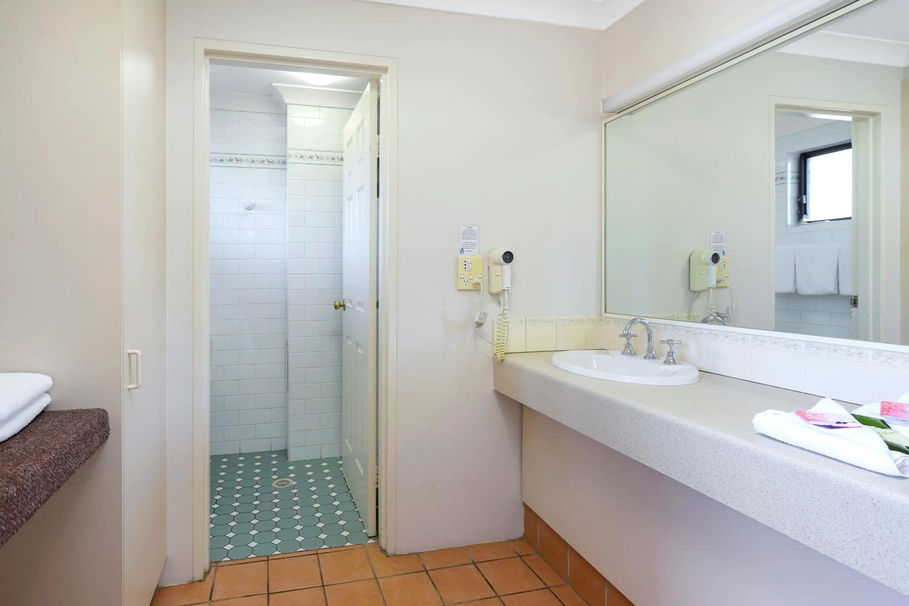 Bathroom in Gateway Motel