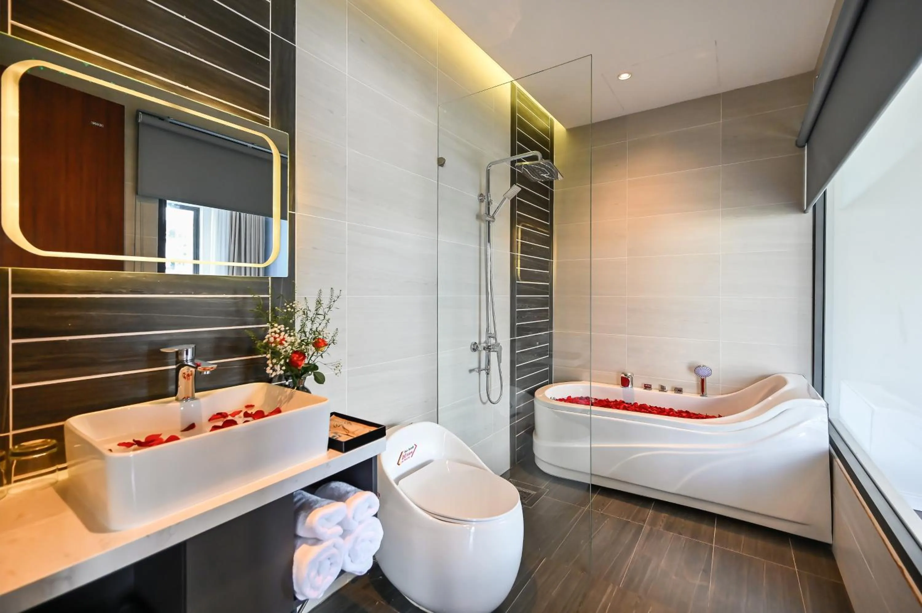 Bathroom, Bed in Stillus Boutique Hotel Dalat