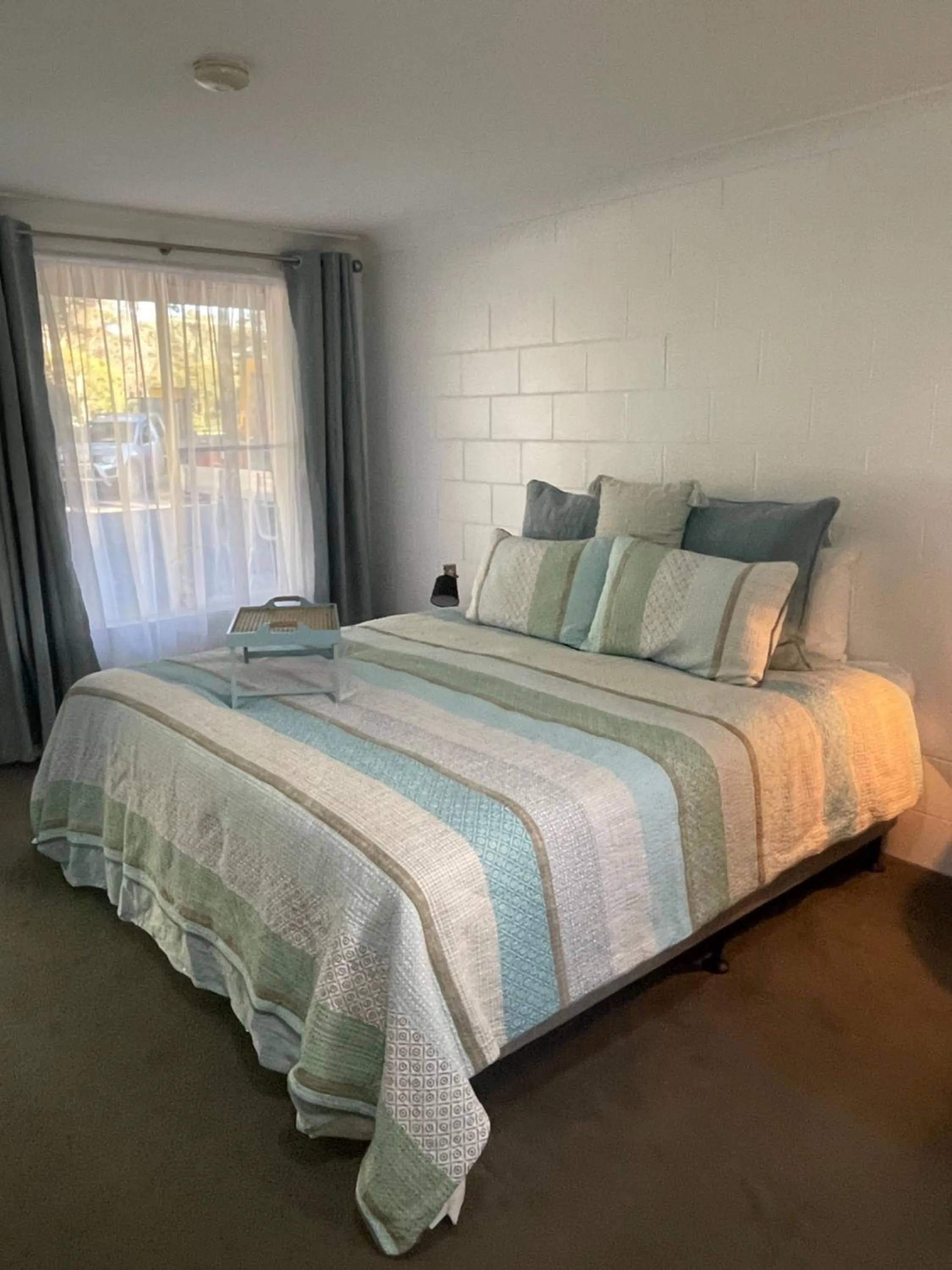 Bed in Bungalow Motel Gilgandra