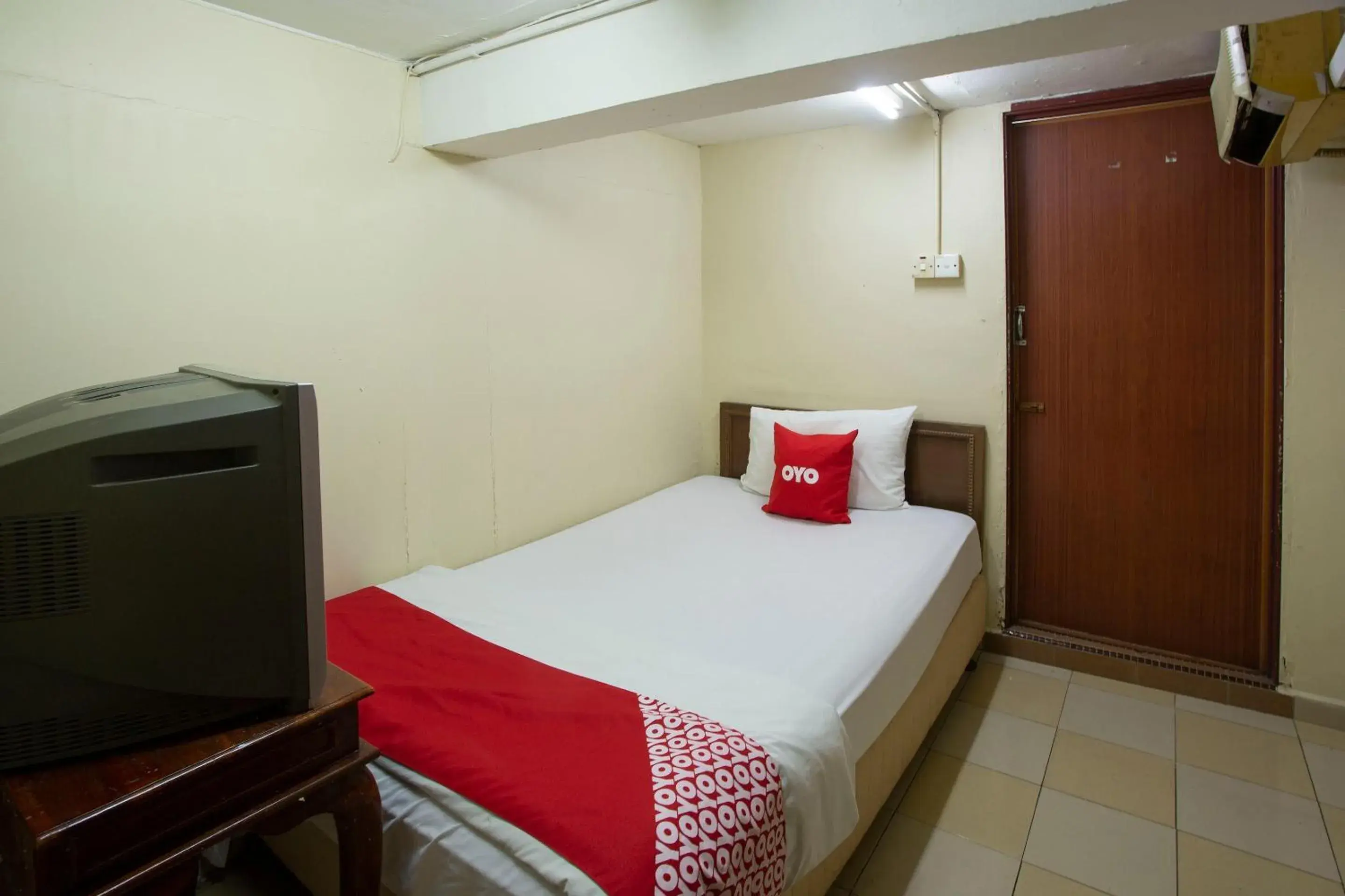 Bedroom, Bed in SPOT ON 90137 Casavilla Hotel Pudu Bedroom, Bed in SPOT ON 90137 Casavilla Hotel Pudu