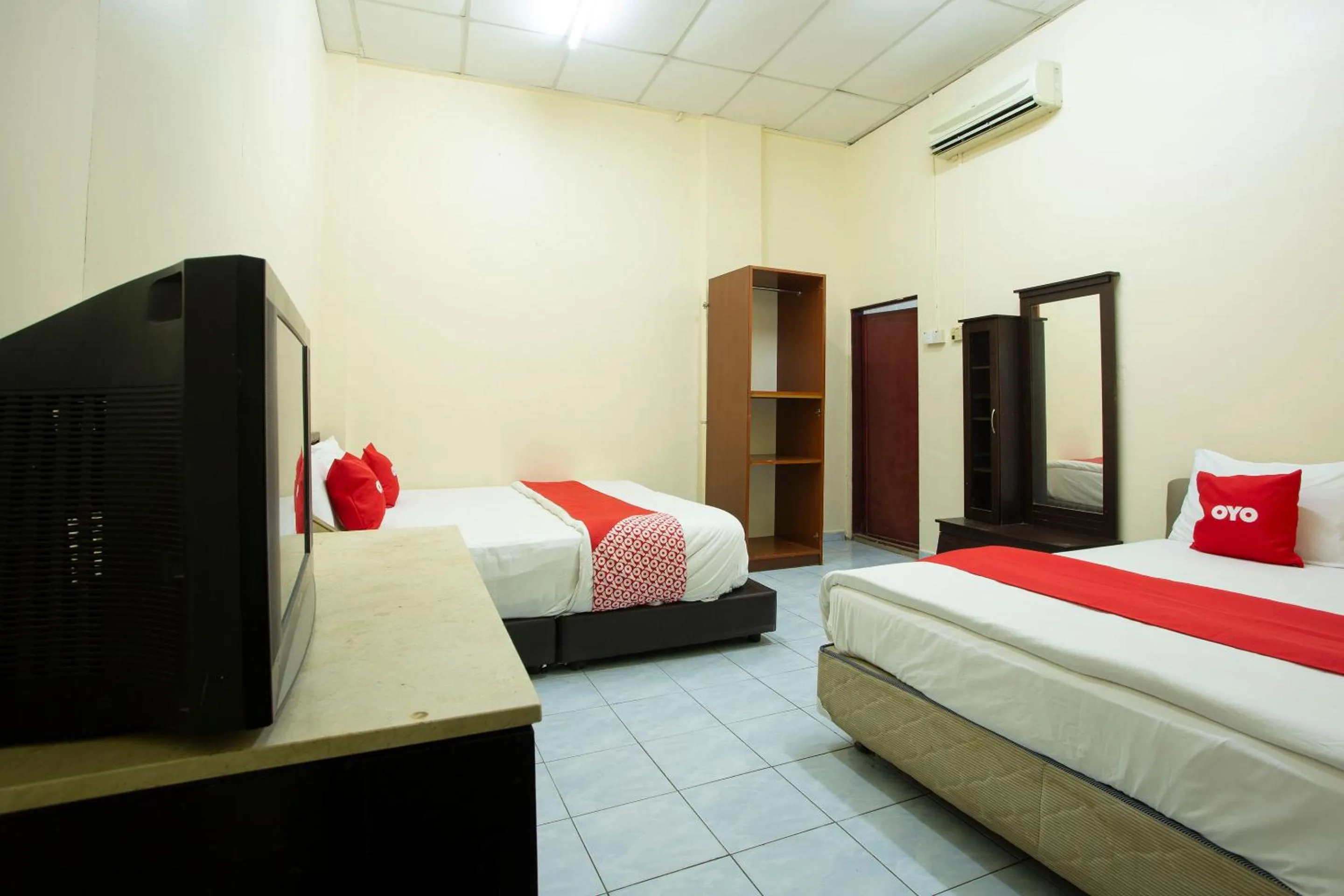 Bedroom, Bed in SPOT ON 90137 Casavilla Hotel Pudu