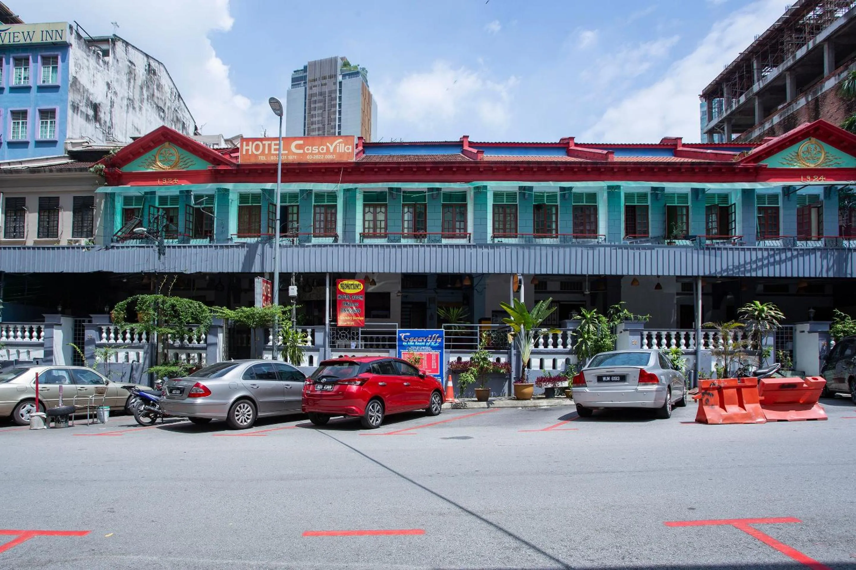 Facade/entrance in SPOT ON 90137 Casavilla Hotel Pudu