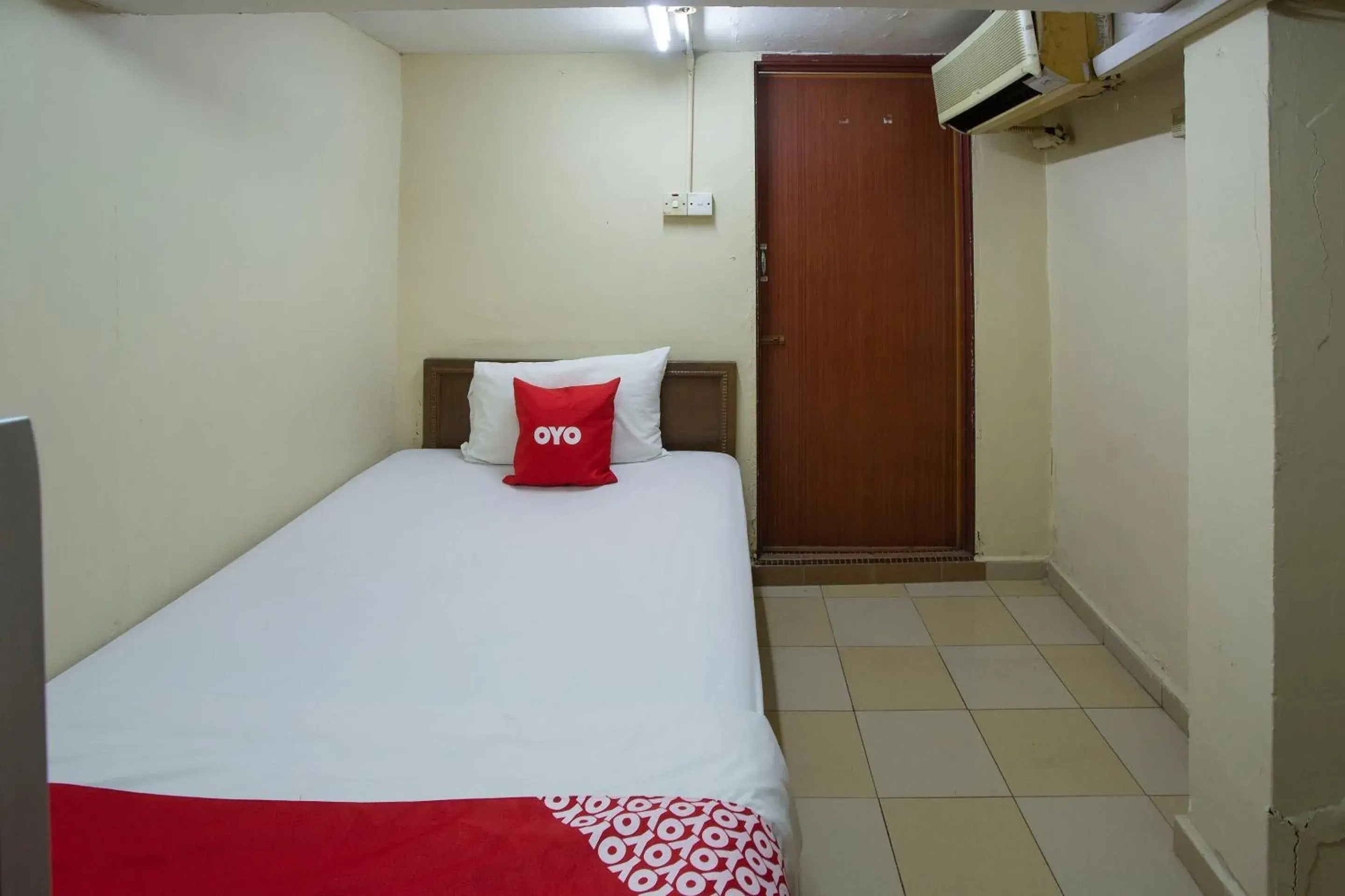 Bedroom, Bed in SPOT ON 90137 Casavilla Hotel Pudu Bedroom, Bed in SPOT ON 90137 Casavilla Hotel Pudu