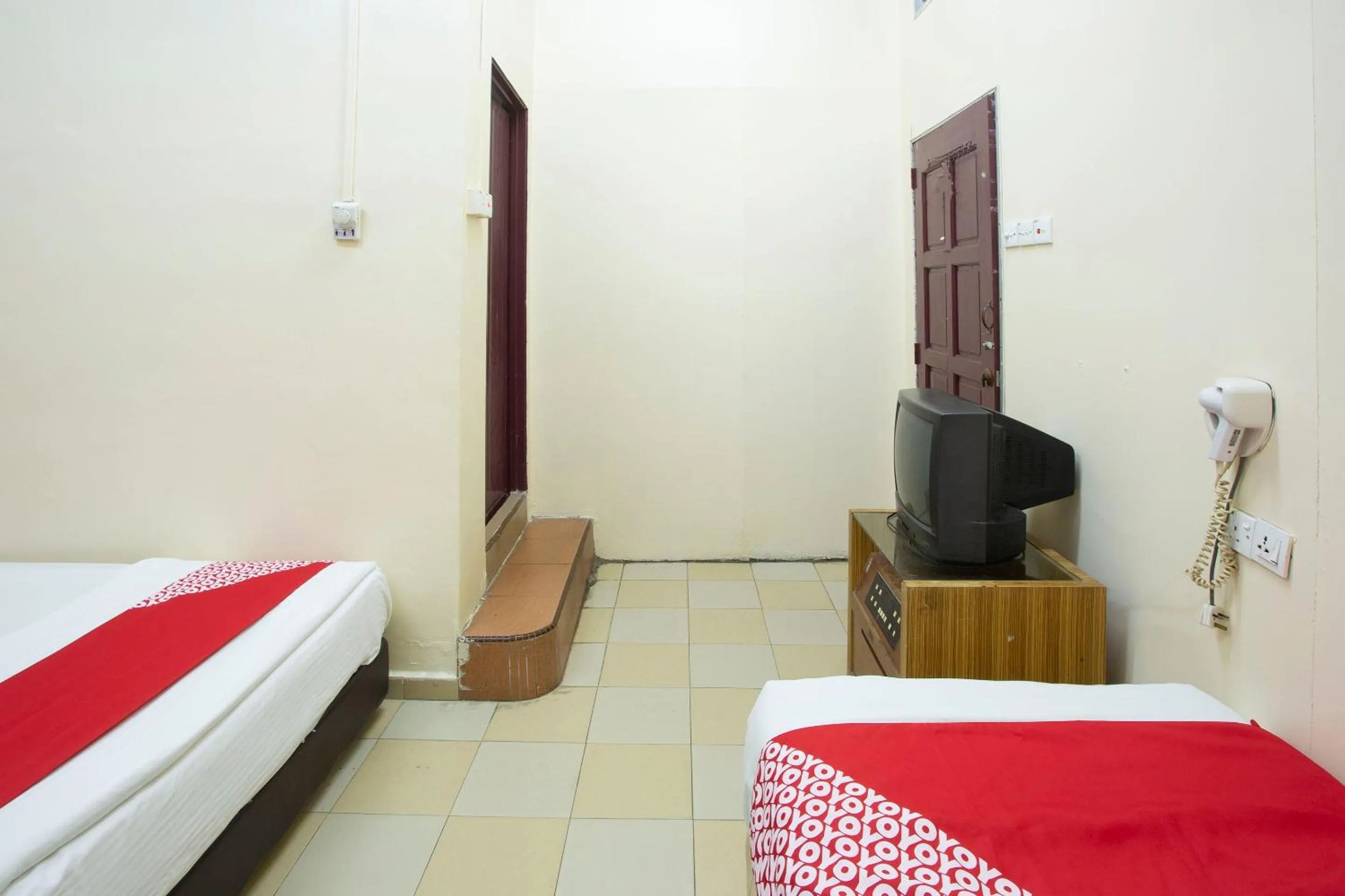 Bedroom, Bed in SPOT ON 90137 Casavilla Hotel Pudu