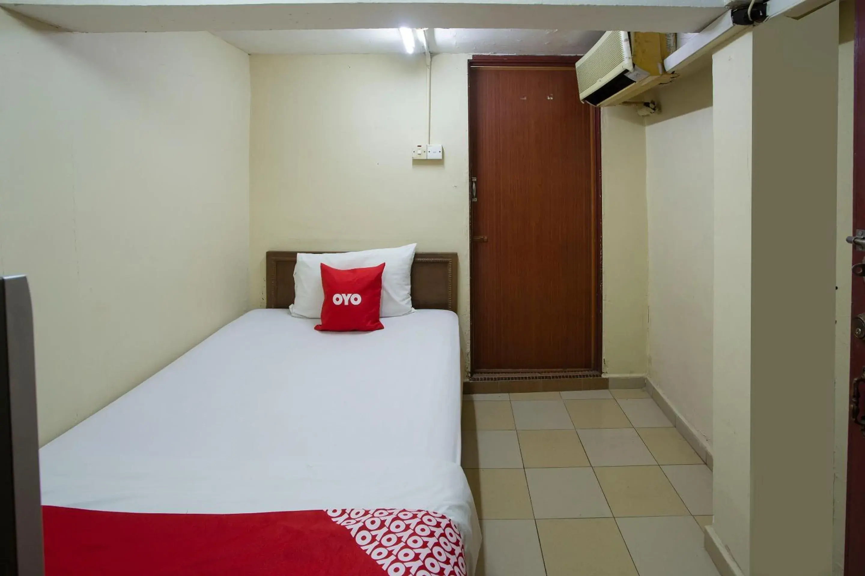 Bedroom, Bed in SPOT ON 90137 Casavilla Hotel Pudu Bedroom, Bed in SPOT ON 90137 Casavilla Hotel Pudu