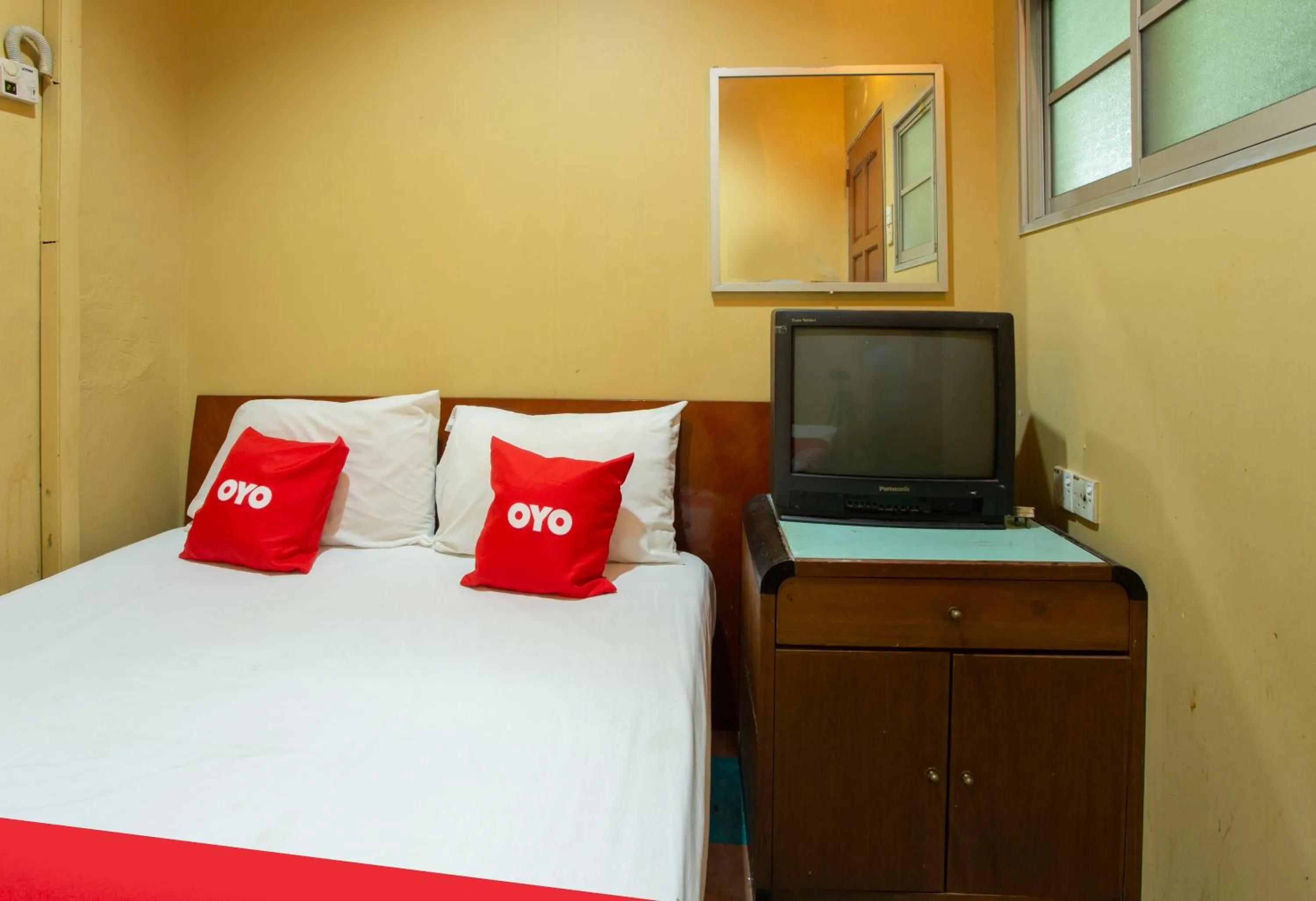 Bedroom, Bed in SPOT ON 90137 Casavilla Hotel Pudu