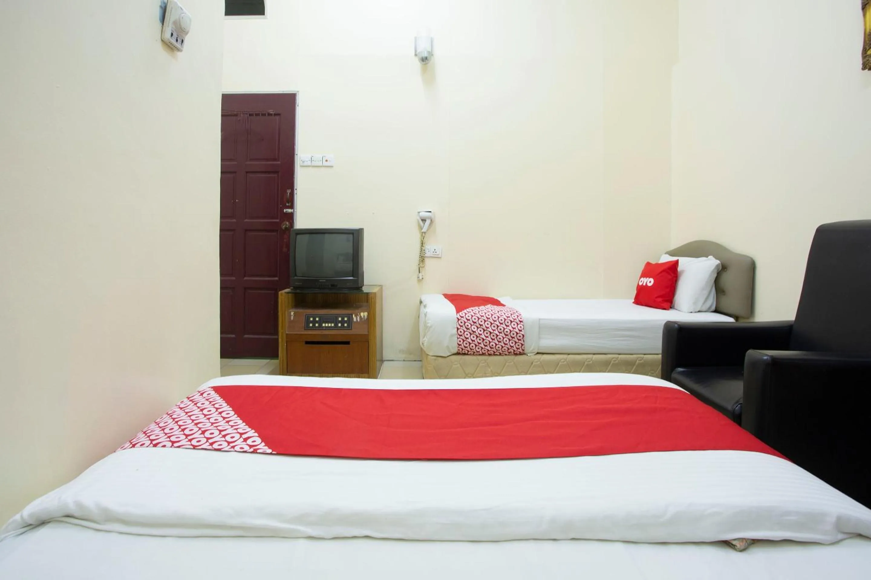 Bedroom, Bed in SPOT ON 90137 Casavilla Hotel Pudu