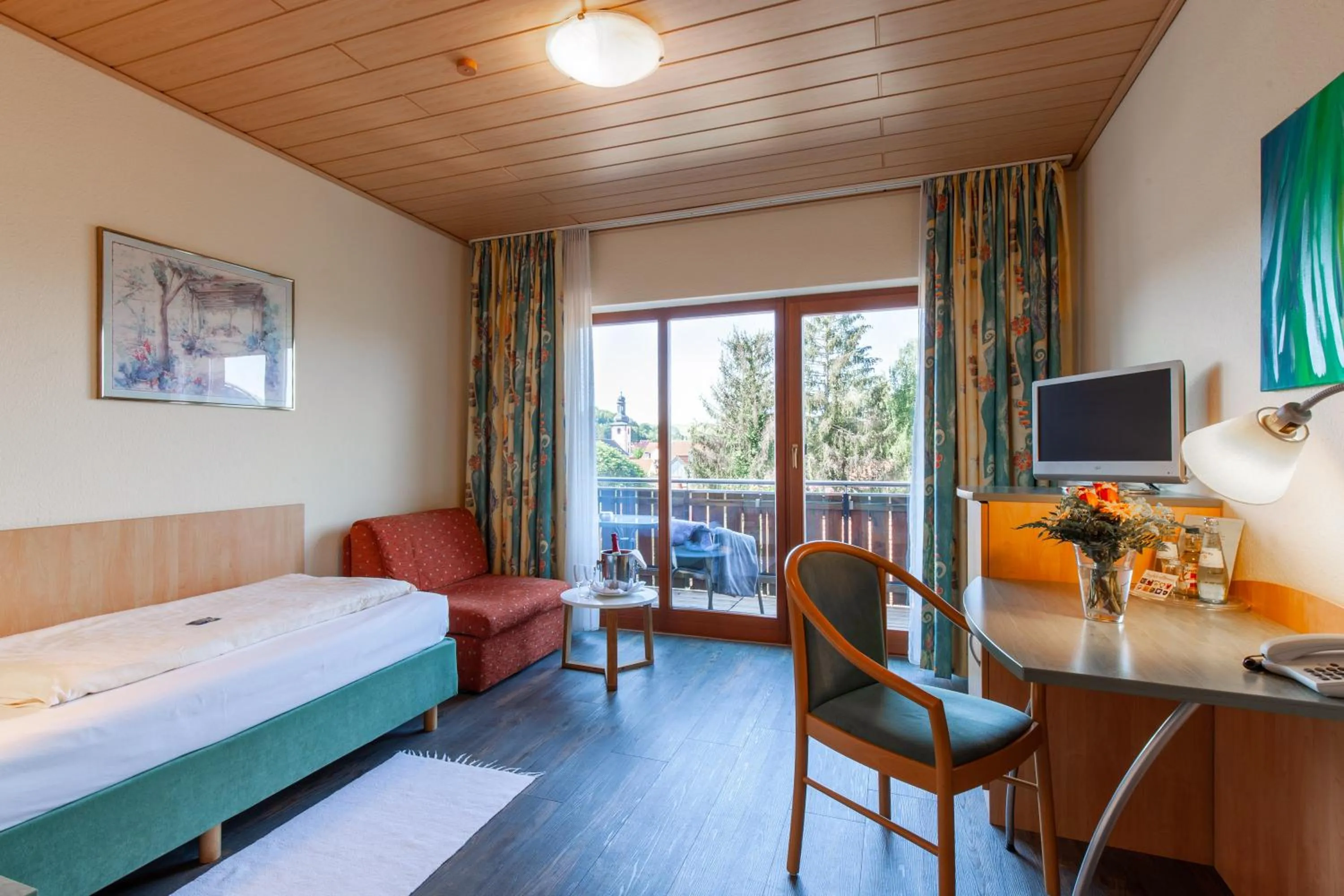 Shower, Bed in Landgasthof 'Zur Quelle'