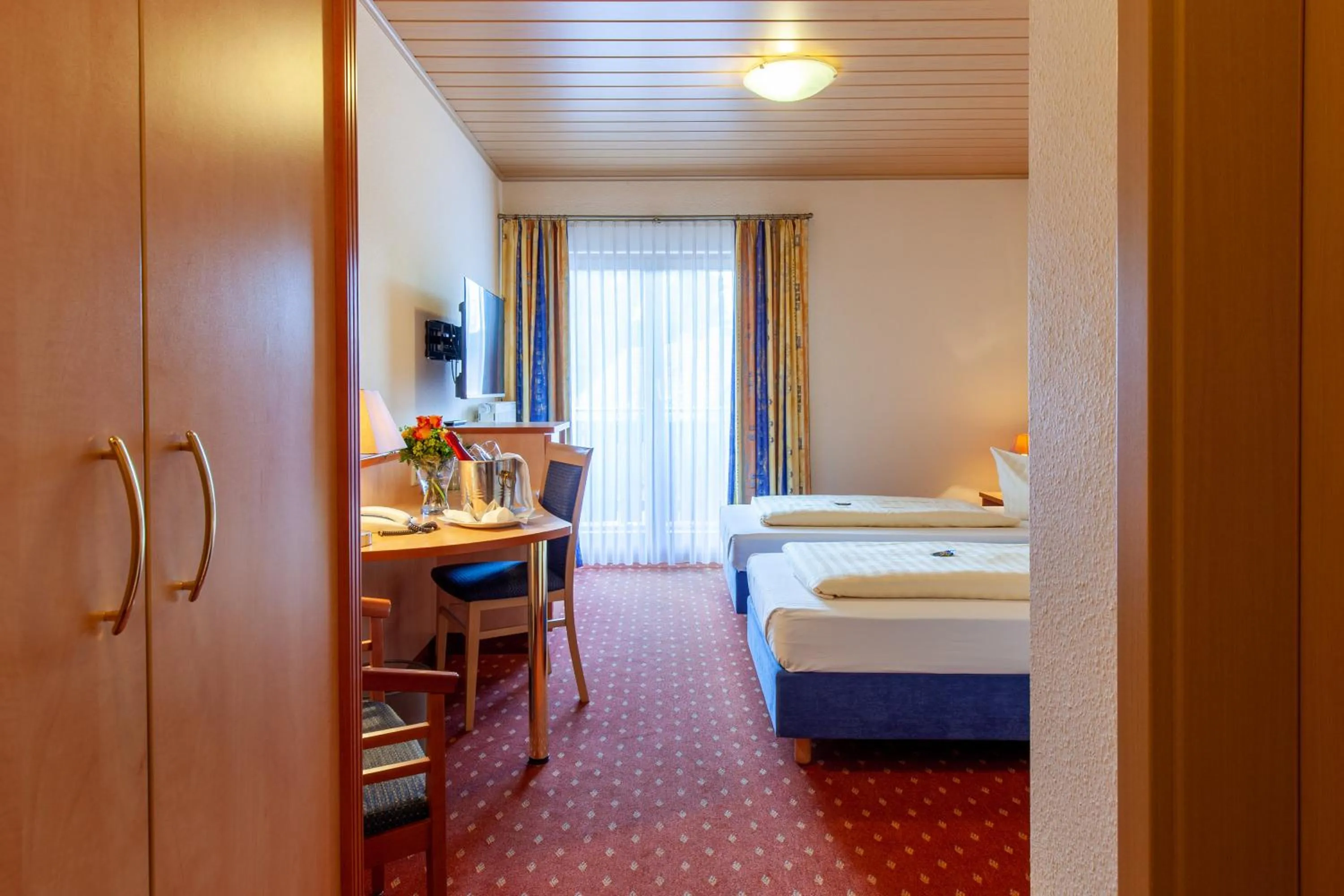 Bathroom, Bed in Landgasthof 'Zur Quelle'