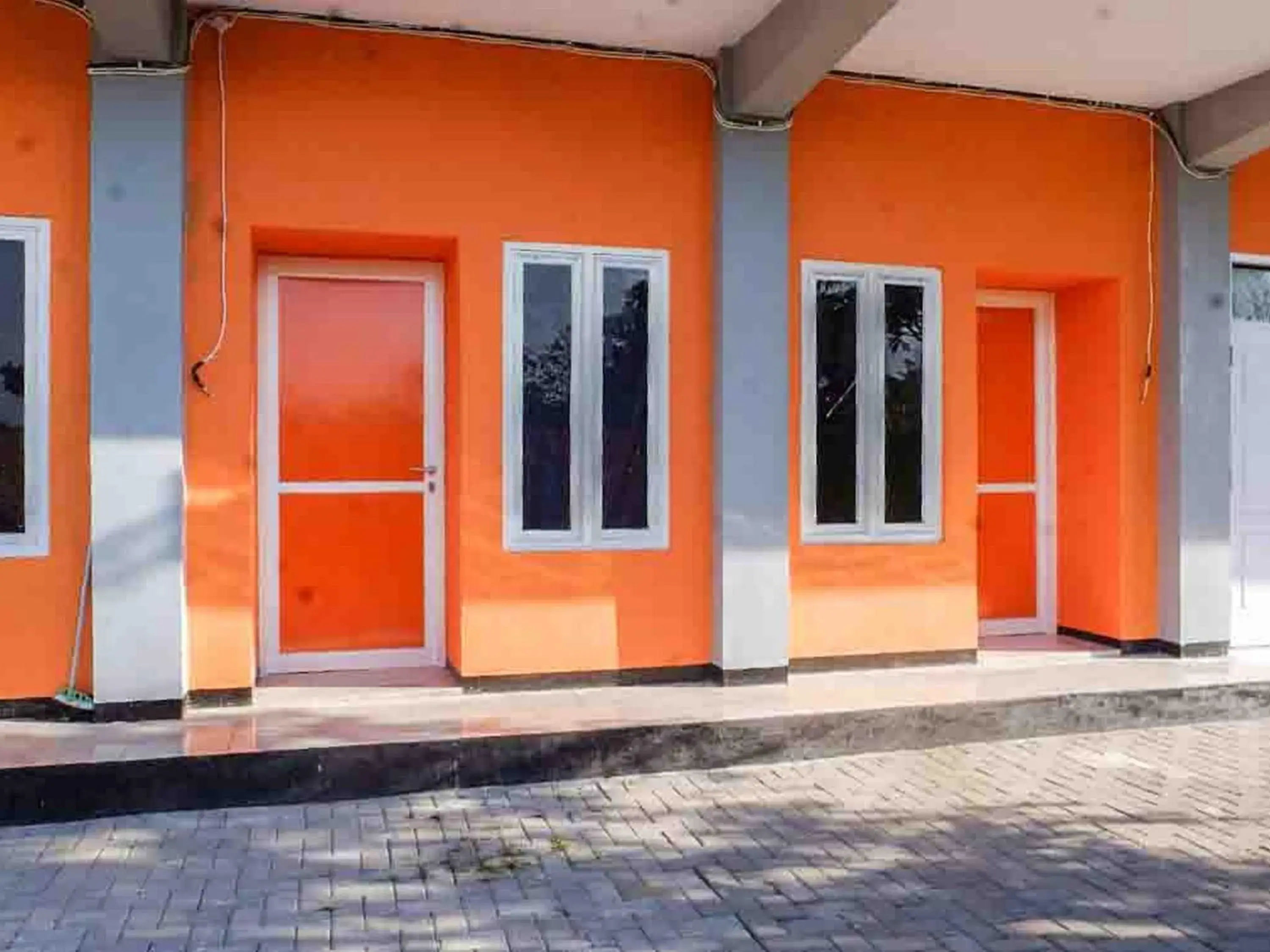 Facade/entrance in Artayya Puri 2 near Alun Alun Caruban Mitra RedDoorz Facade/entrance in Artayya Puri 2 near Alun Alun Caruban Mitra RedDoorz