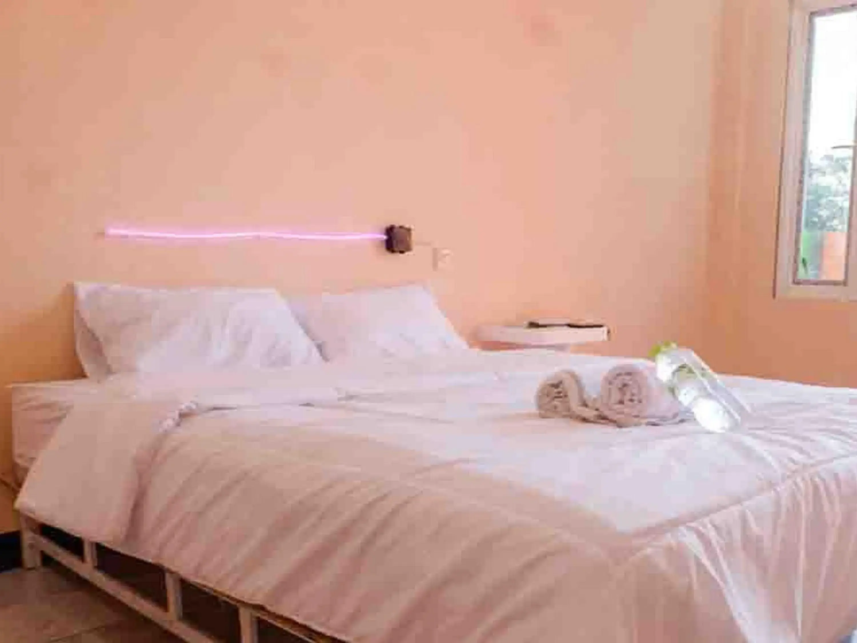 Bed in Artayya Puri 2 near Alun Alun Caruban Mitra RedDoorz Bed in Artayya Puri 2 near Alun Alun Caruban Mitra RedDoorz