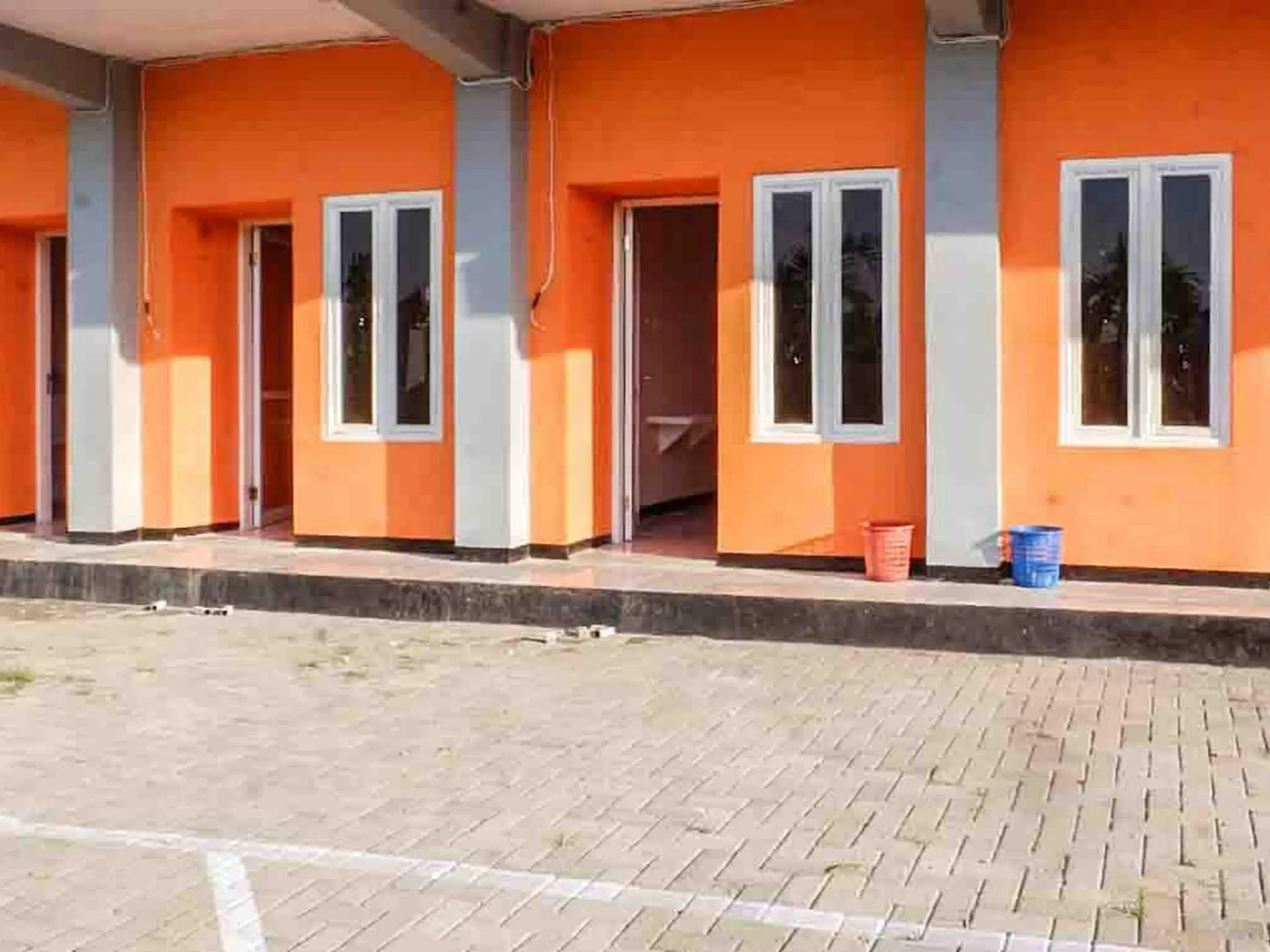 Property building in Artayya Puri 2 near Alun Alun Caruban Mitra RedDoorz Property building in Artayya Puri 2 near Alun Alun Caruban Mitra RedDoorz