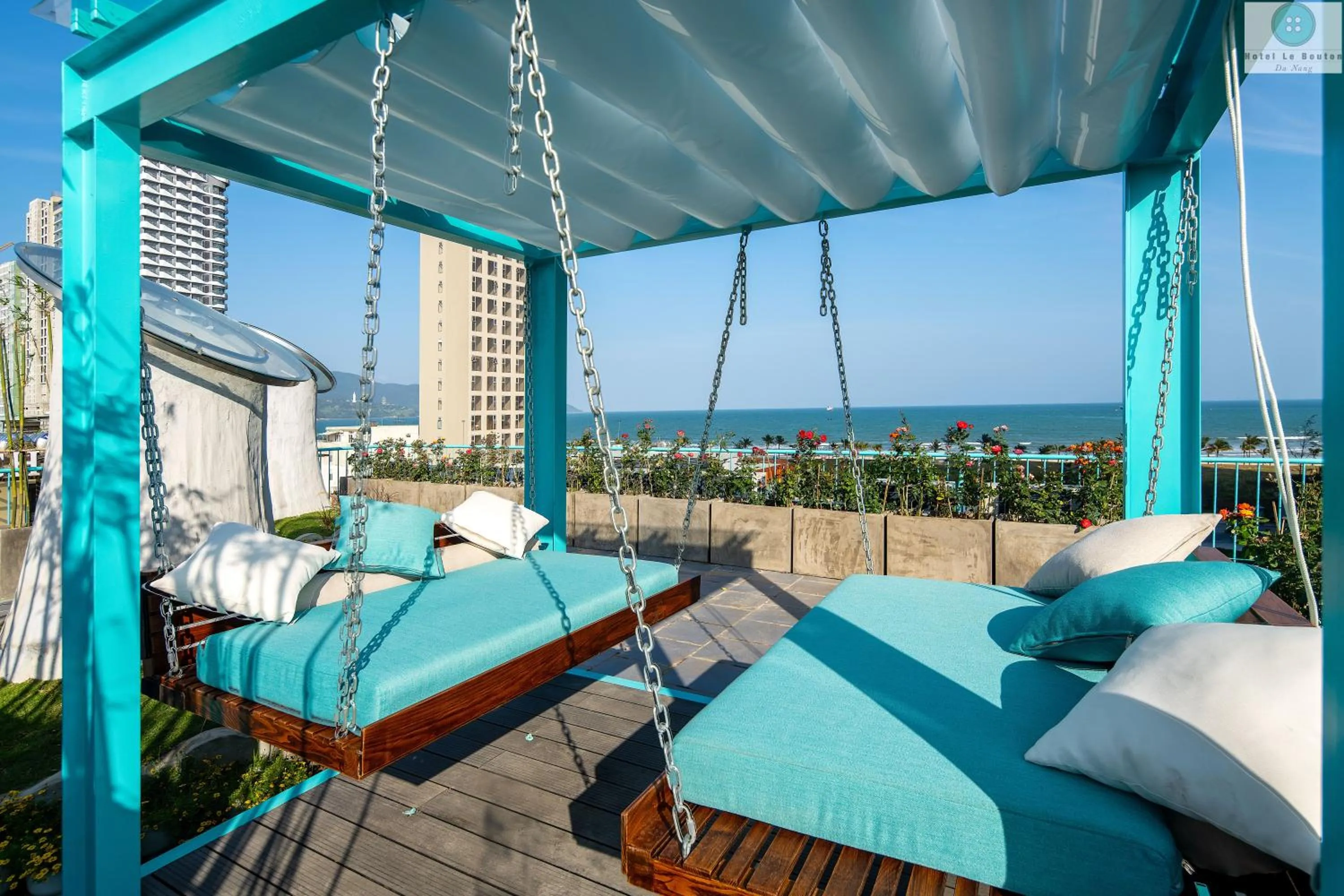 Patio in Hotel Le Bouton