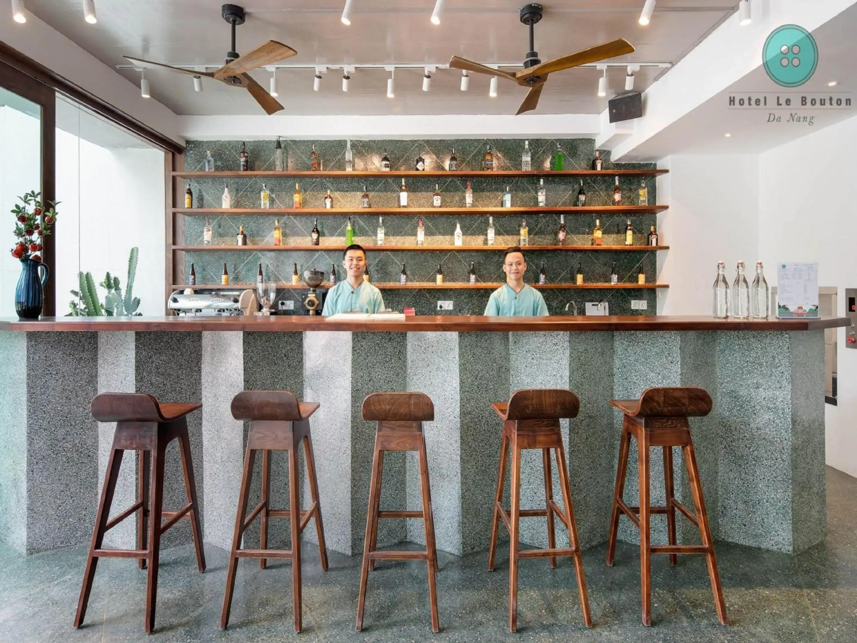 Lounge or bar in Hotel Le Bouton Lounge or bar in Hotel Le Bouton