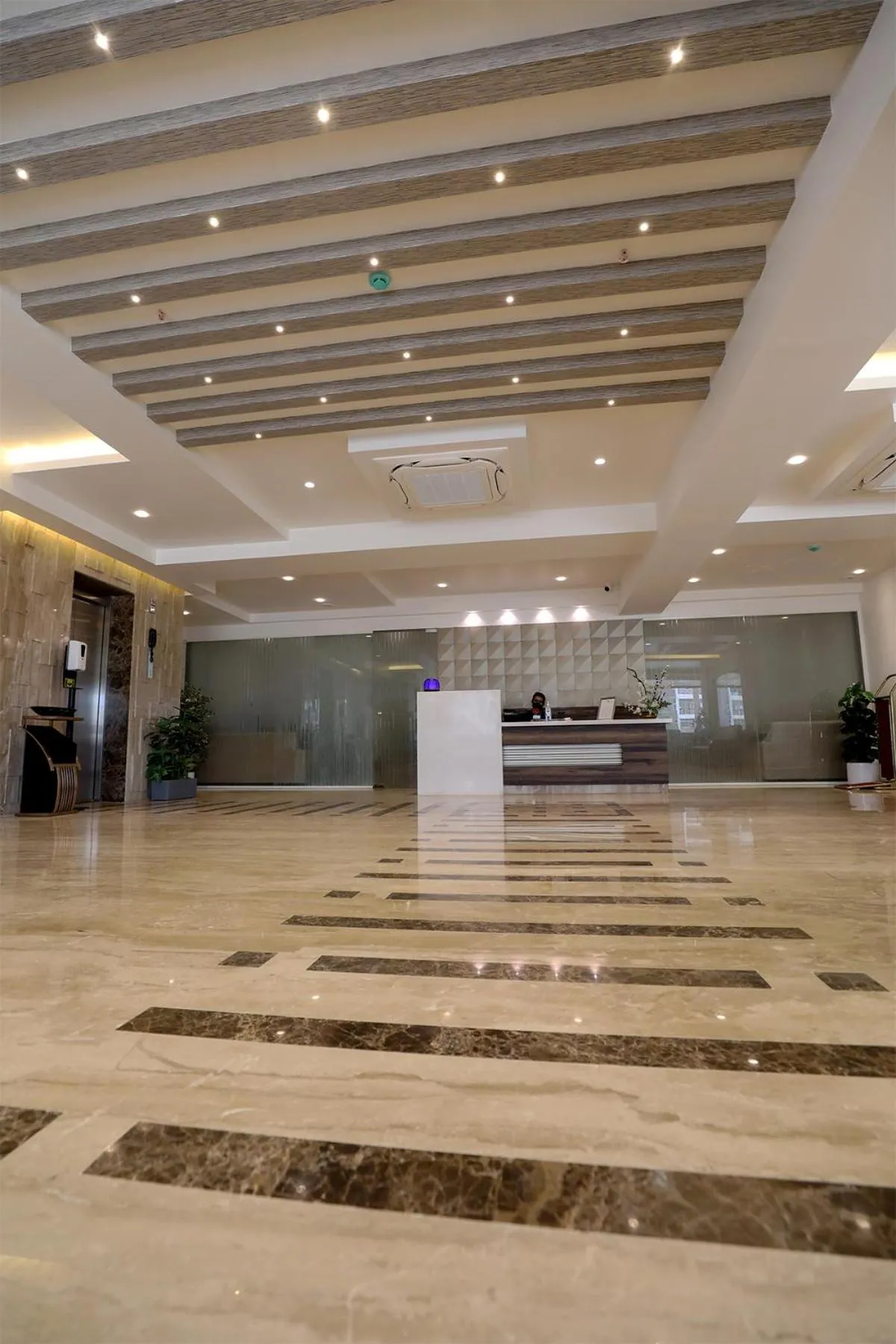 Lobby or reception in Hotel Foxglove International