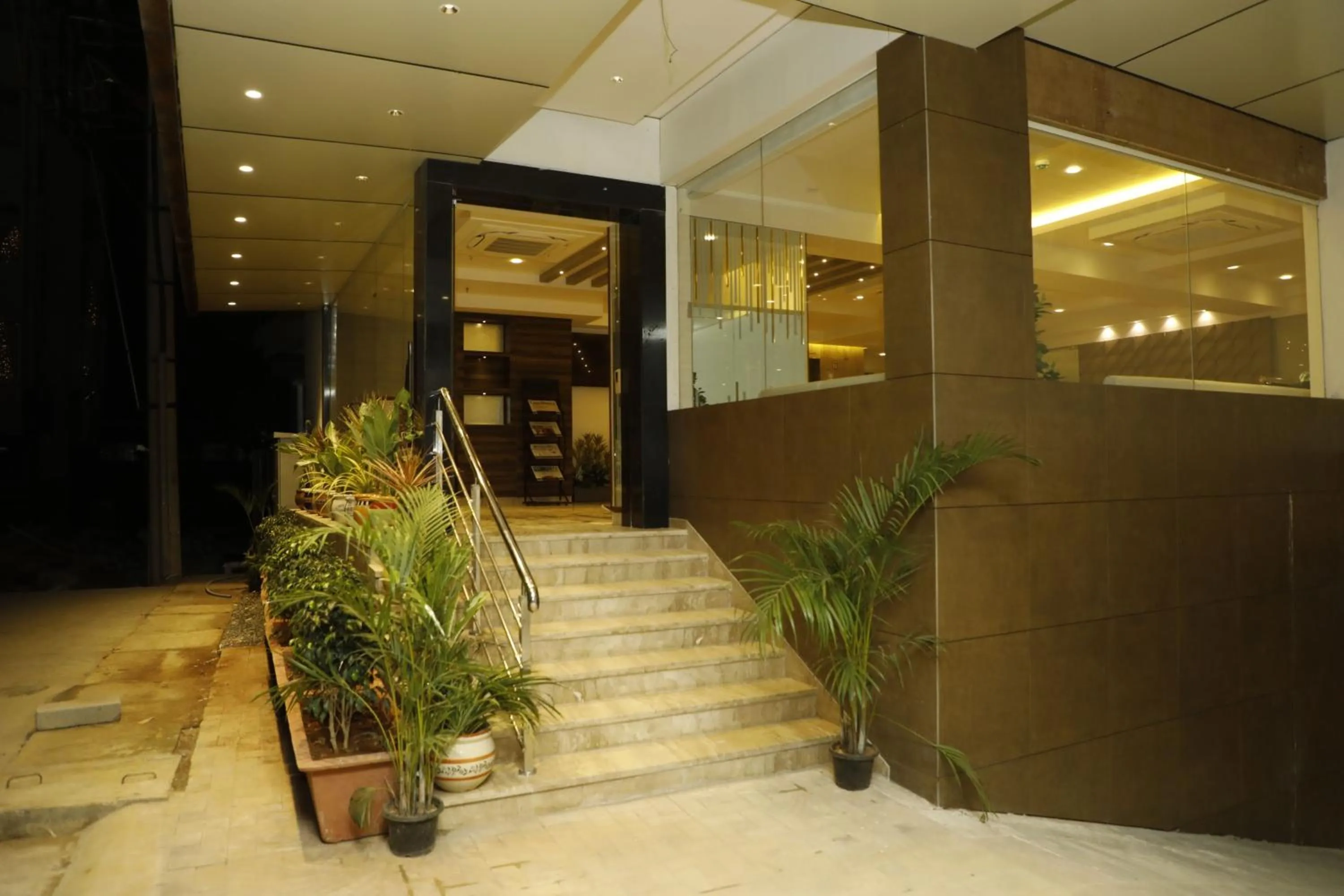 Facade/entrance in Hotel Foxglove International