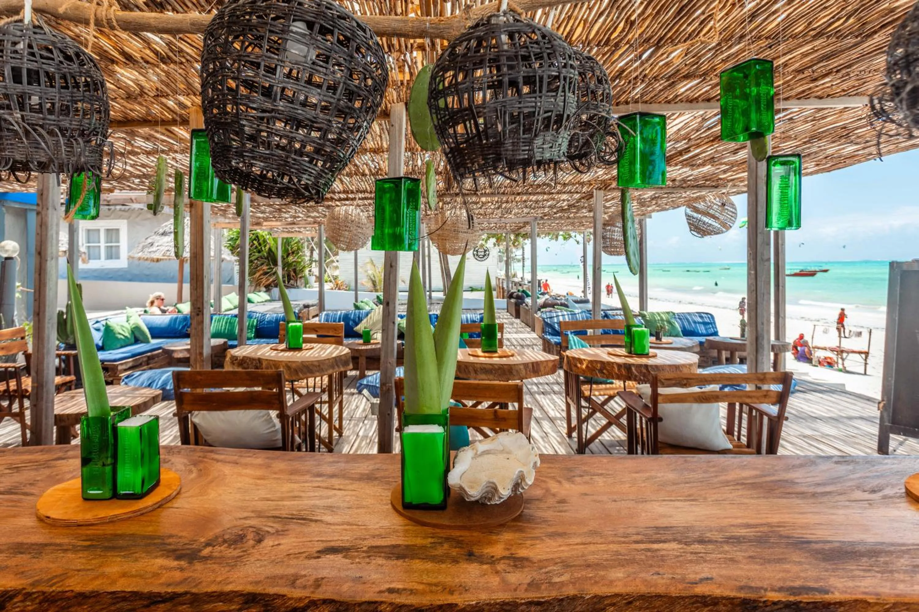 Restaurant/places to eat in B4 BOUTIQUE