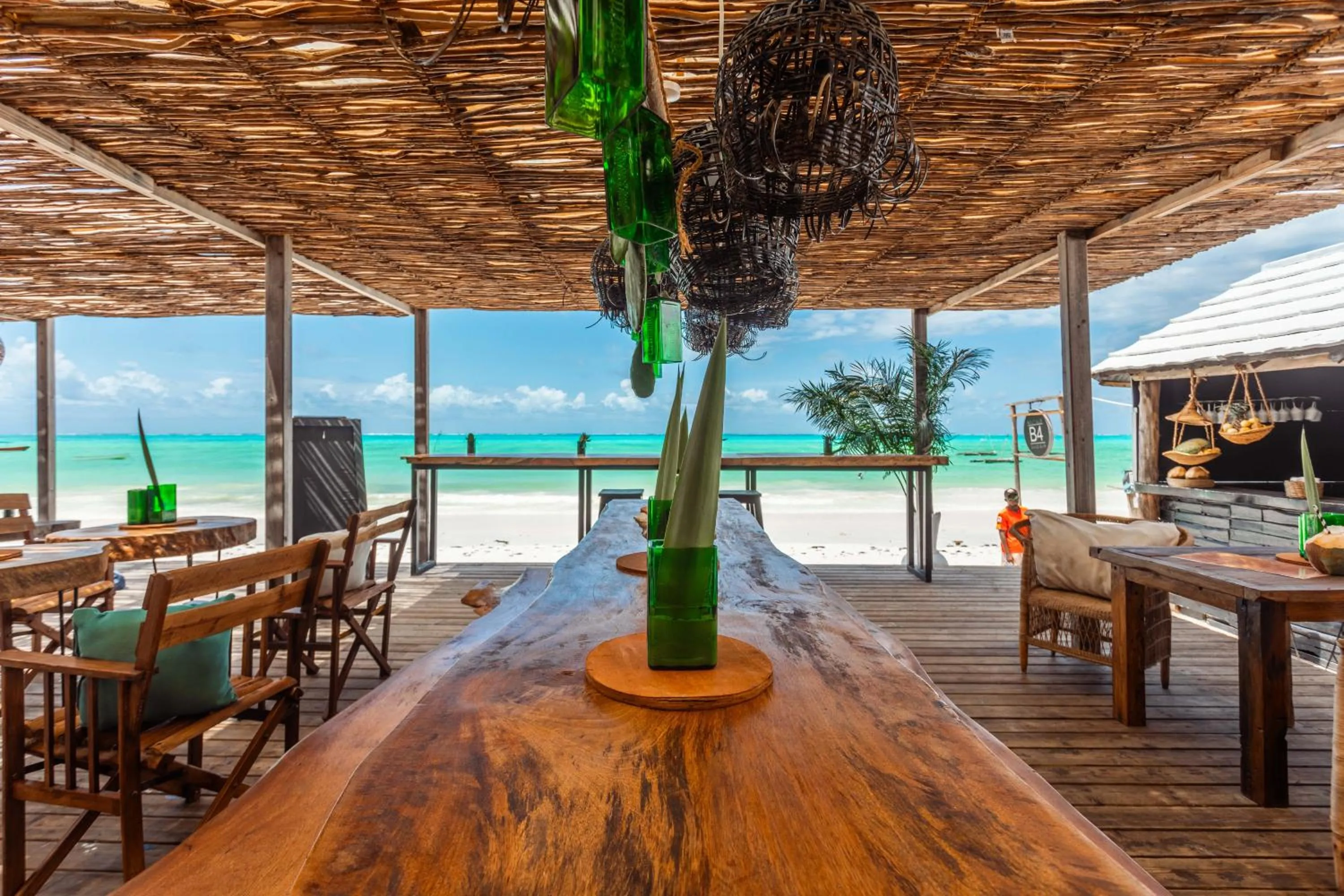 Restaurant/places to eat in B4 BOUTIQUE