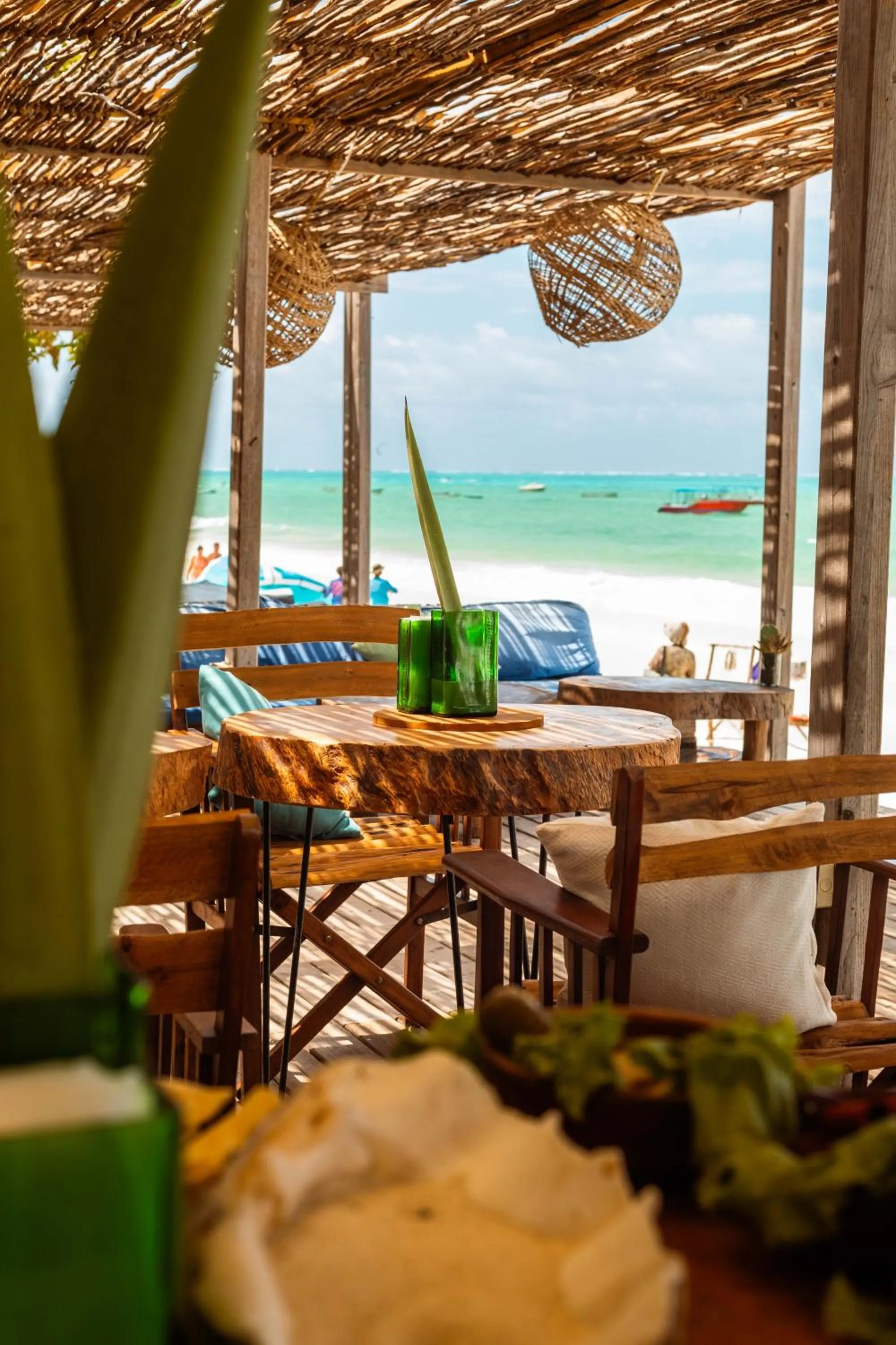 Restaurant/places to eat in B4 BOUTIQUE