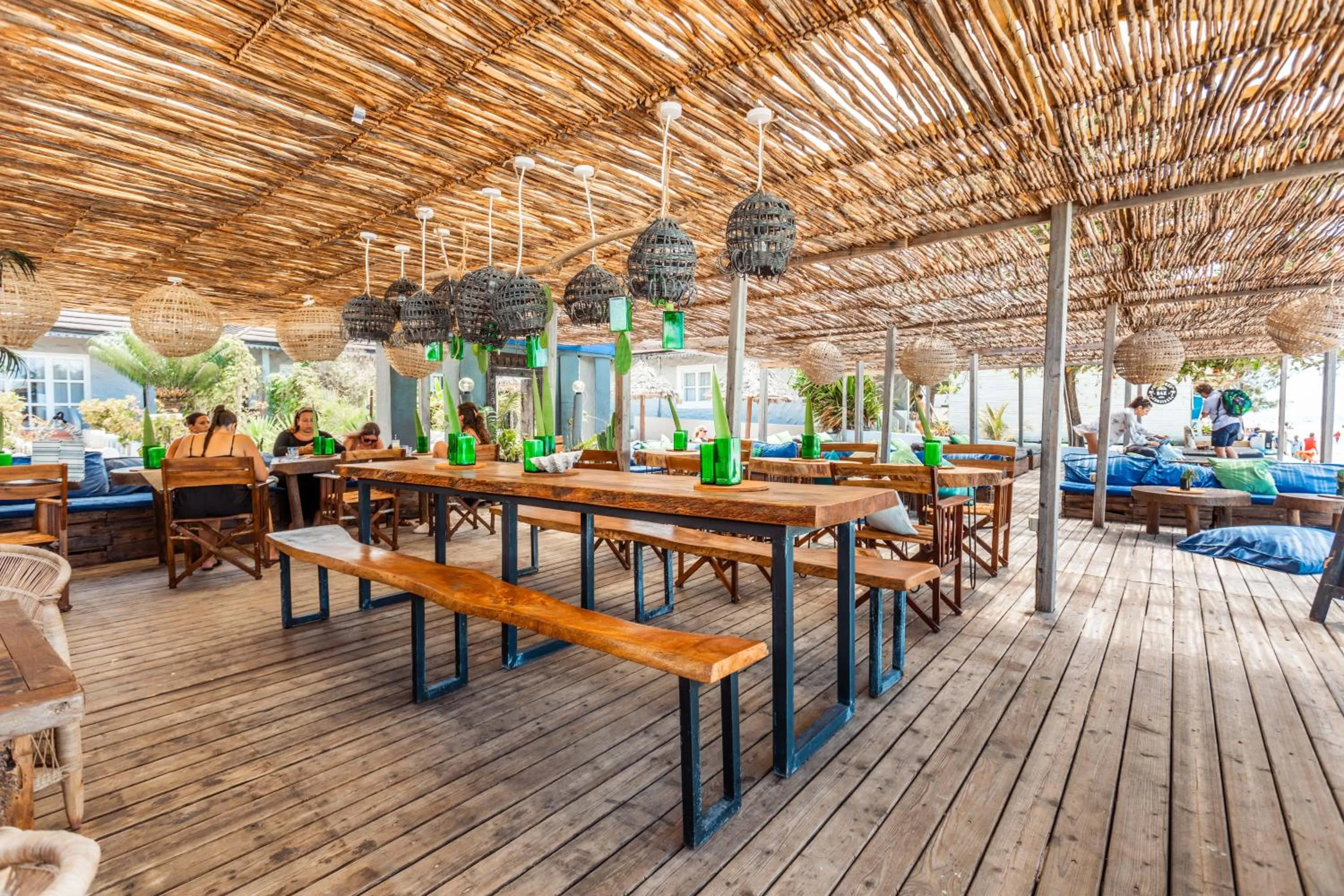 Restaurant/places to eat in B4 BOUTIQUE
