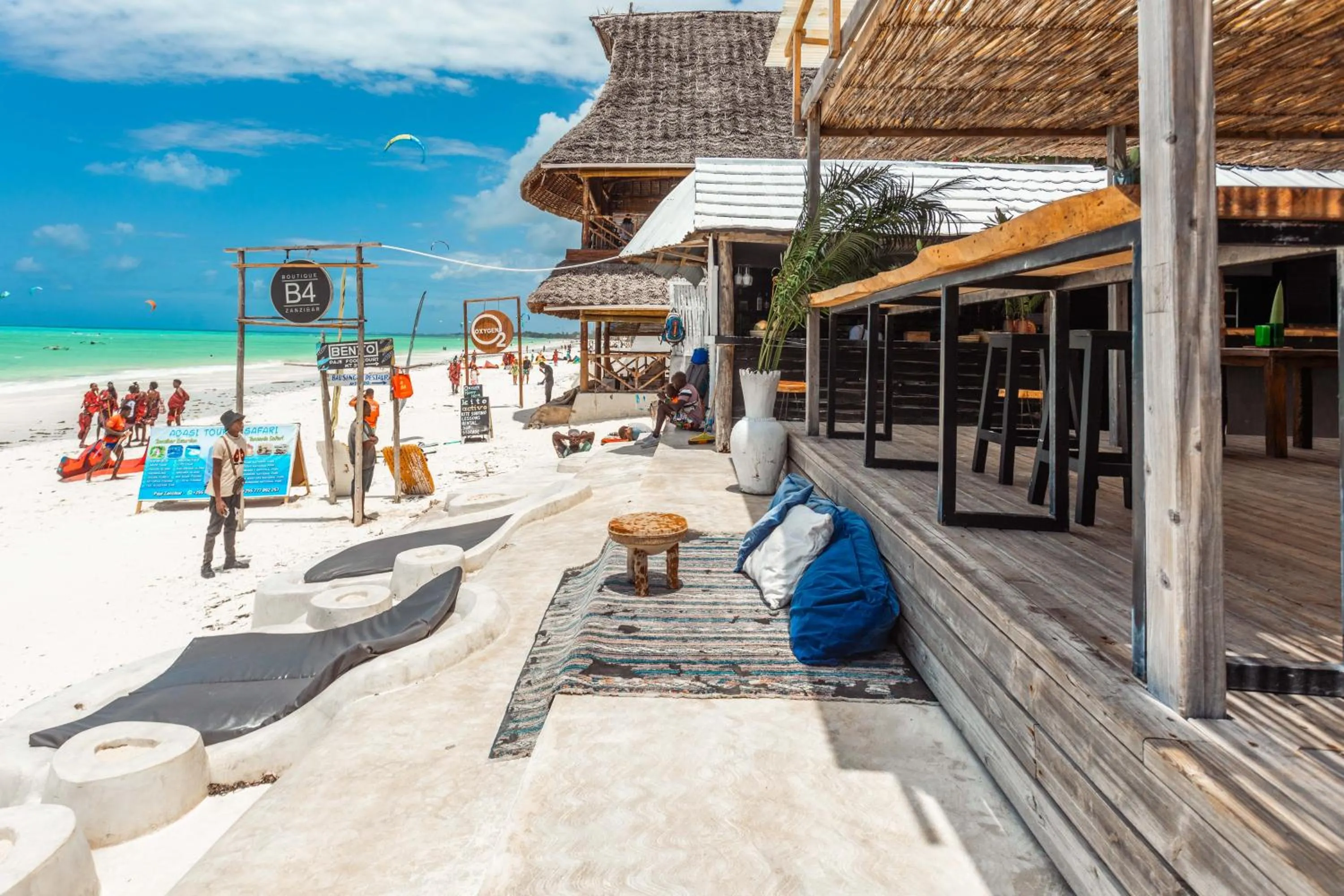 Restaurant/places to eat in B4 BOUTIQUE