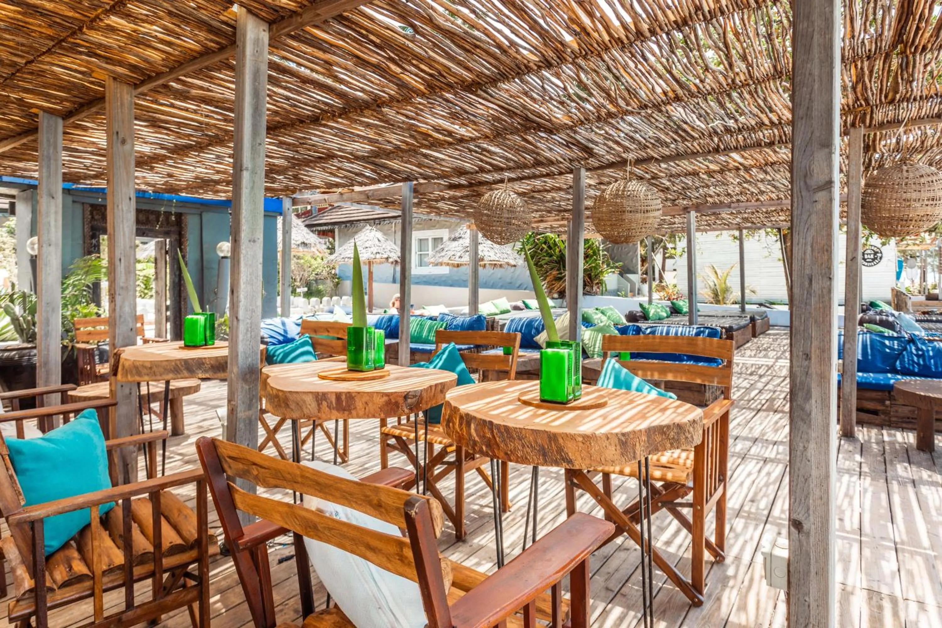 Restaurant/places to eat in B4 BOUTIQUE