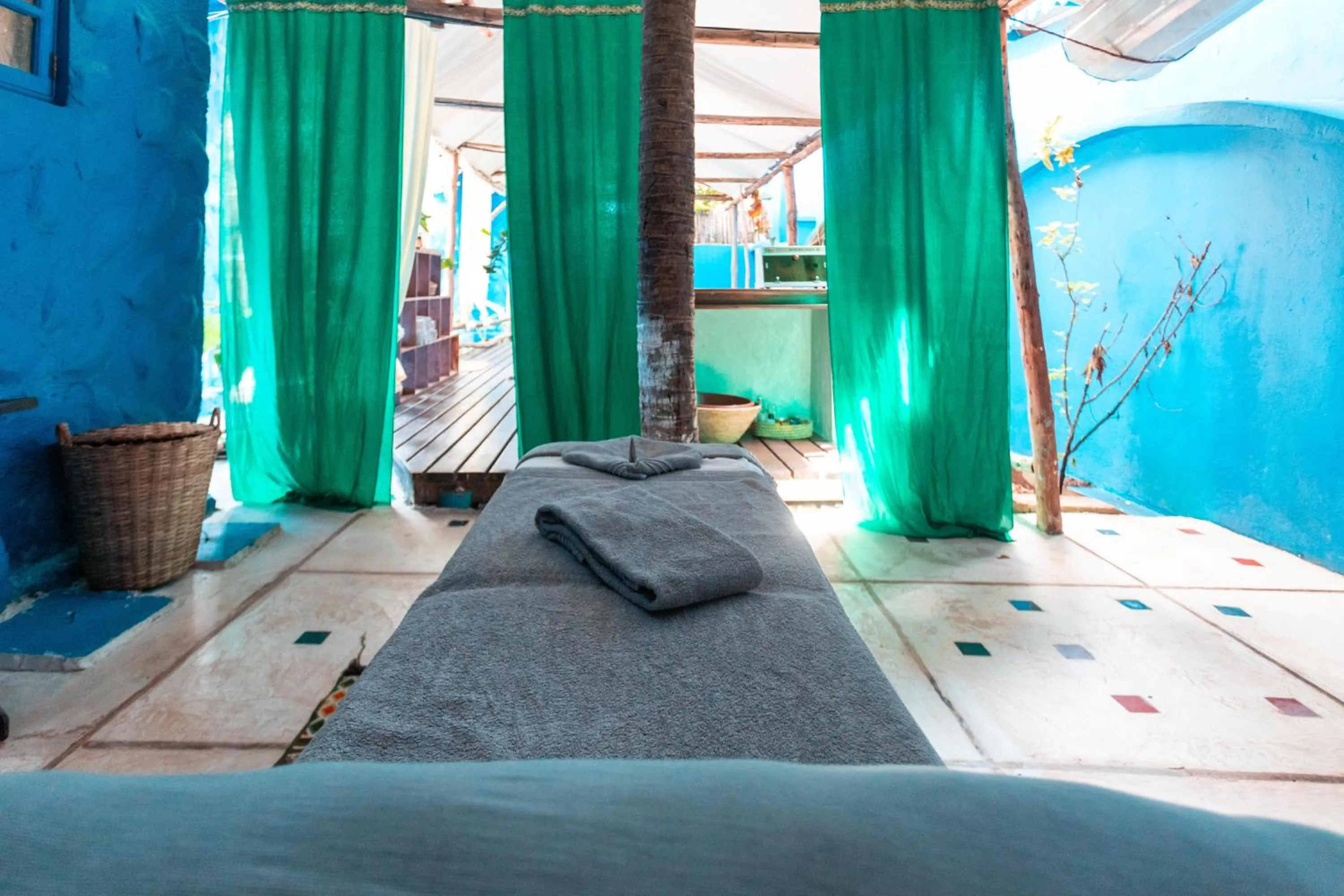Massage, Bed in B4 BOUTIQUE