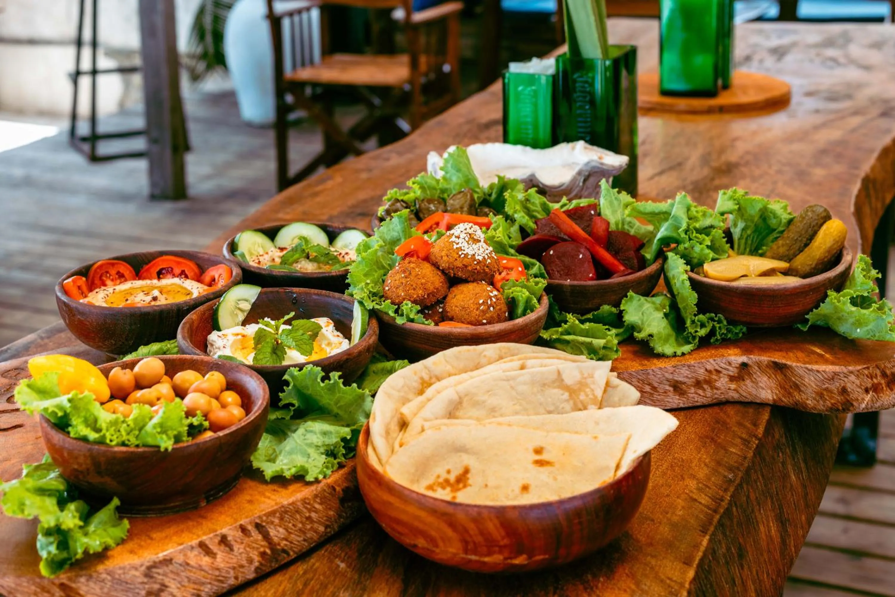 Restaurant/places to eat in B4 BOUTIQUE