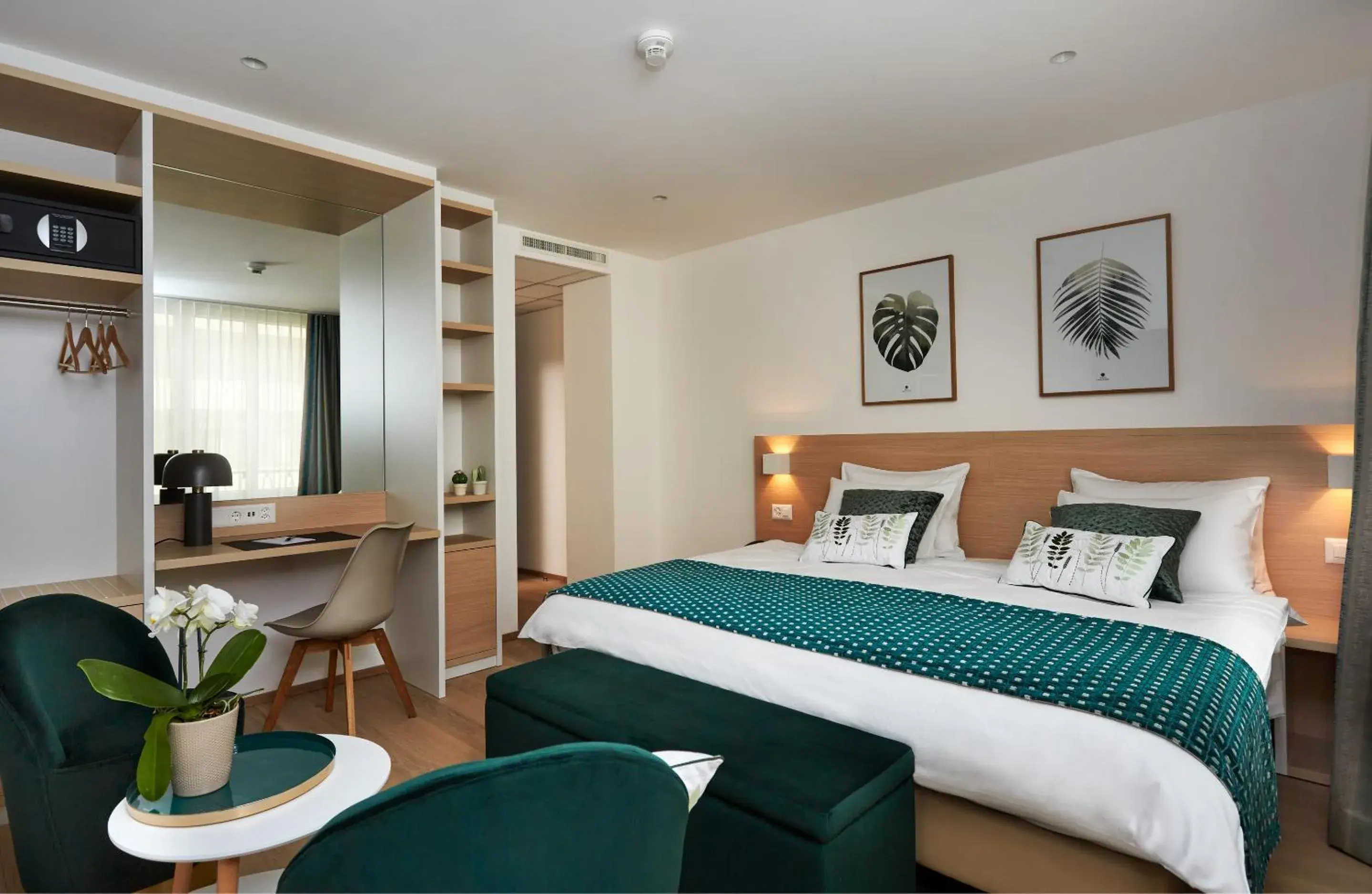 Bedroom, Bed in Hotel Suisse Bedroom, Bed in Hotel Suisse