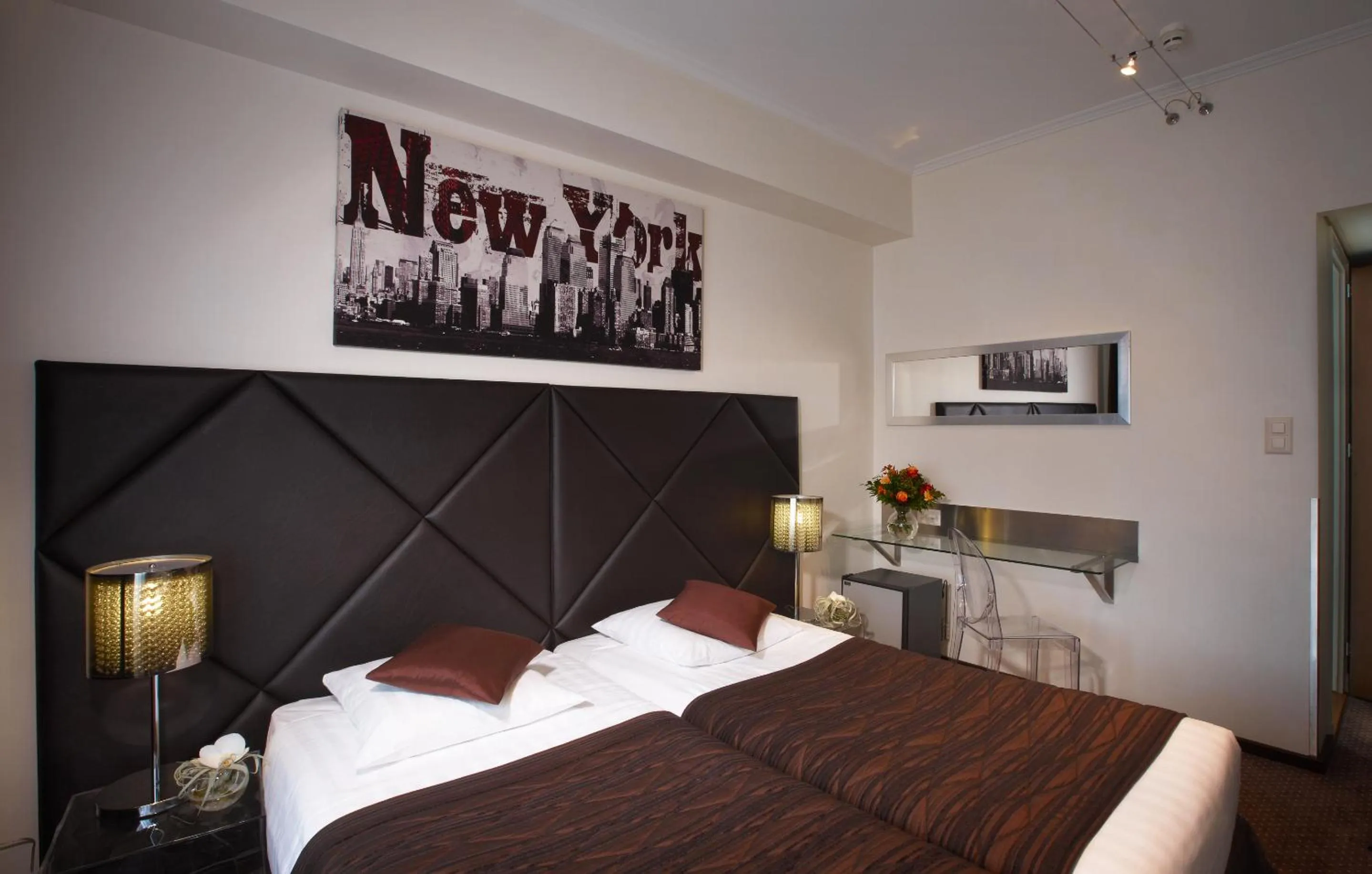 Bedroom, Bed in Hotel Suisse